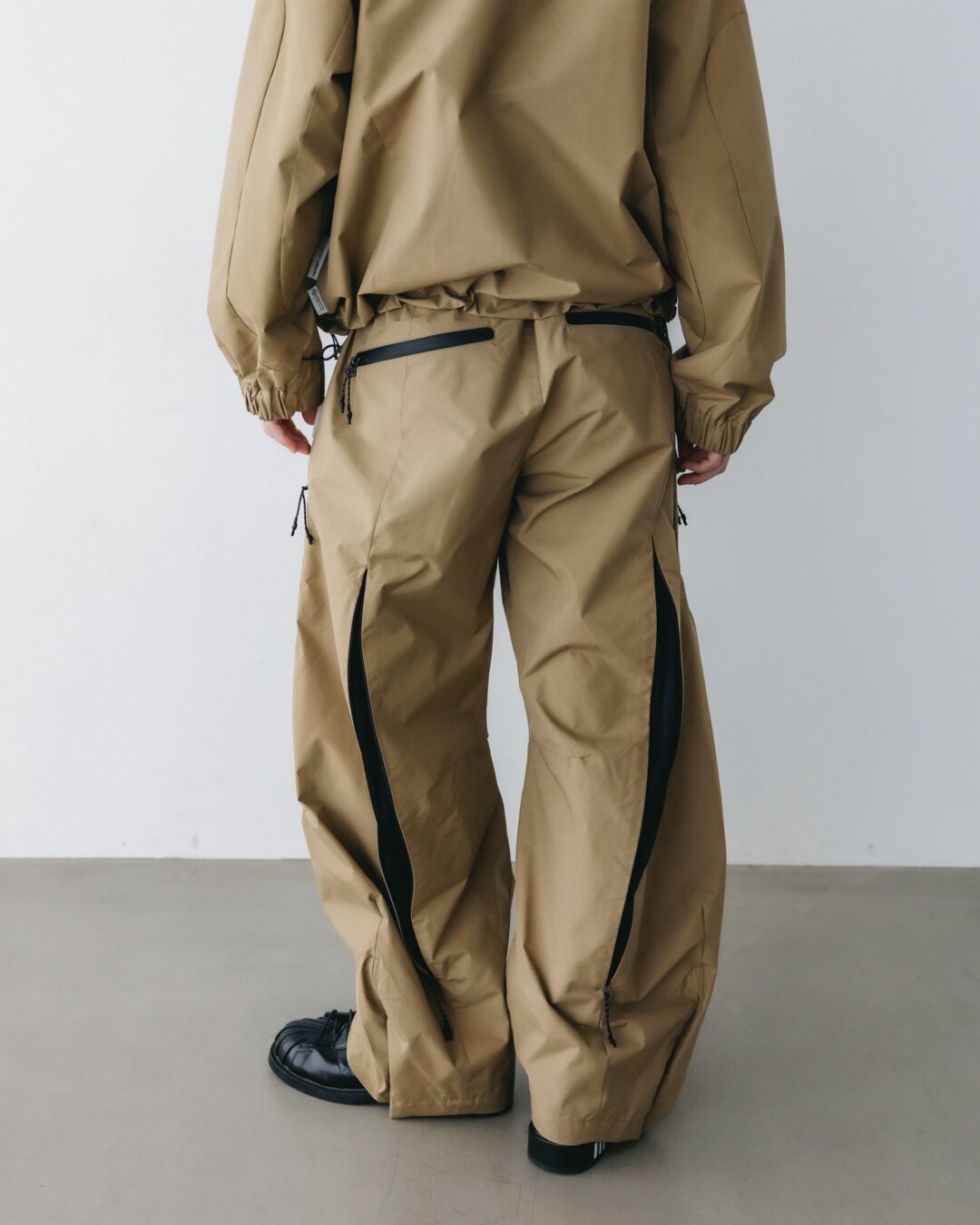CLESSTE × Plus Phenix 2026 SS 別注 “WINDSTOPPER by GORE-TEX LABS CITY BARREL LEG PANTS”が4/1 発売 (クレスト プラスフェニックス ゴアテックス ウィンドストッパー パンツ)
