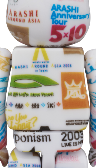 「嵐 / ARASHI」のLIVE LOGOを全面プリントしたBE@RBRICKが2026年 3/13 発売 (ベアブリック)