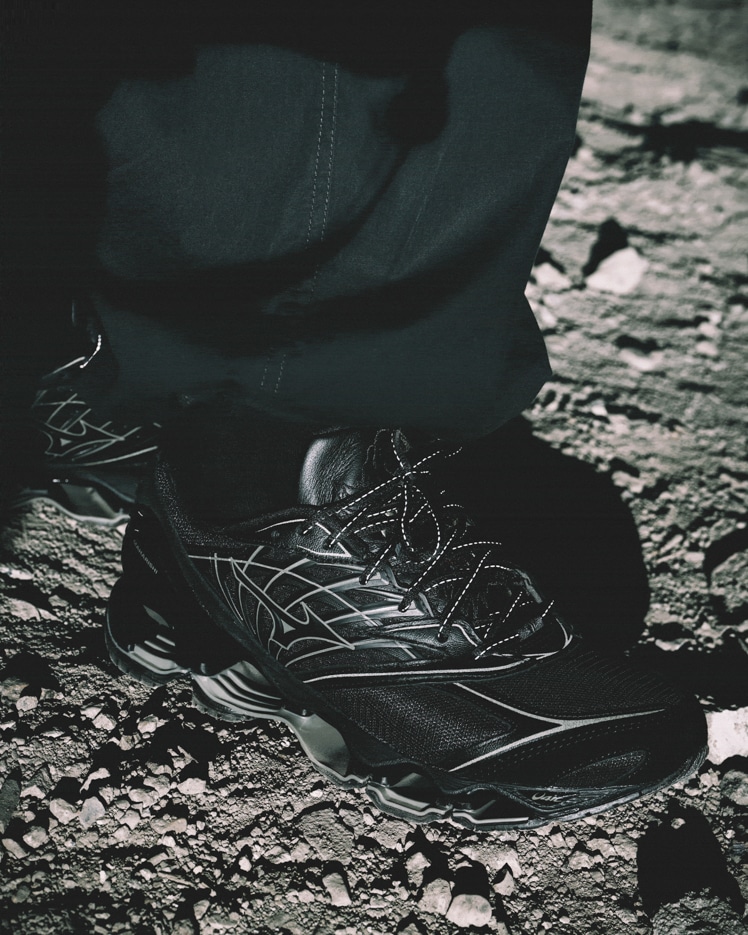 【2026年 4/10 発売】Maharishi × Mizuno WAVE PROPHECY LS (マハリシ ミズノ ウェーブ プロフェシー) [D1GD2617-01]