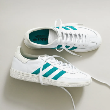 【2026年 4/3 発売】adidas Originals HANDBALL SPEZIAL for UABAN RESERCH DOORS "Cloud White/Equipment Green" (アーバンリサーチ ドアーズ アディダス オリジナルス ハンドボール スペツィアル “ホワイト/グリーン”) [KJ0780]