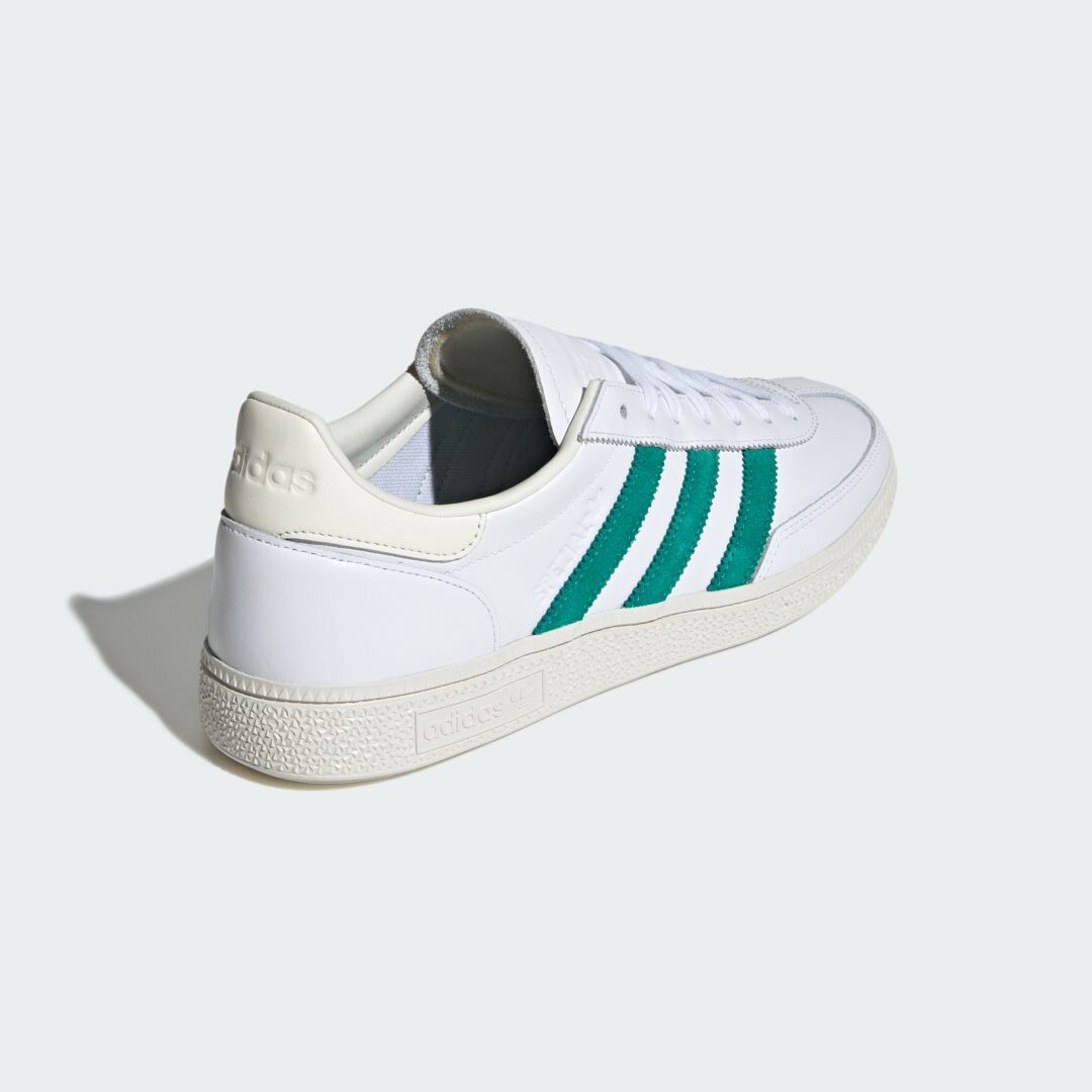 【2026年 4/3 発売】adidas Originals HANDBALL SPEZIAL for UABAN RESERCH DOORS “Cloud White/Equipment Green” (アーバンリサーチ ドアーズ アディダス オリジナルス ハンドボール スペツィアル “ホワイト/グリーン”) [KJ0780]