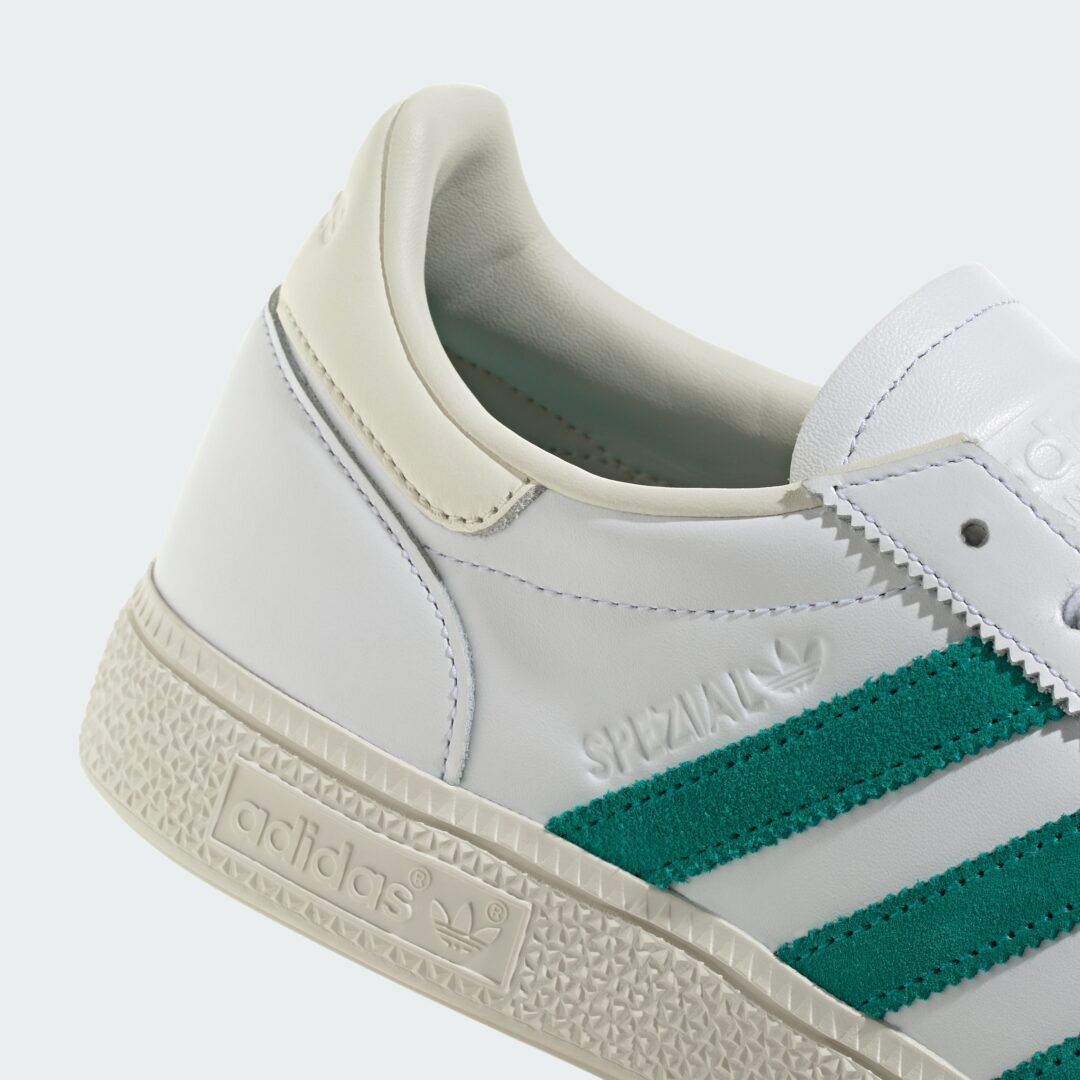 【2026年 4/3 発売】adidas Originals HANDBALL SPEZIAL for UABAN RESERCH DOORS “Cloud White/Equipment Green” (アーバンリサーチ ドアーズ アディダス オリジナルス ハンドボール スペツィアル “ホワイト/グリーン”) [KJ0780]