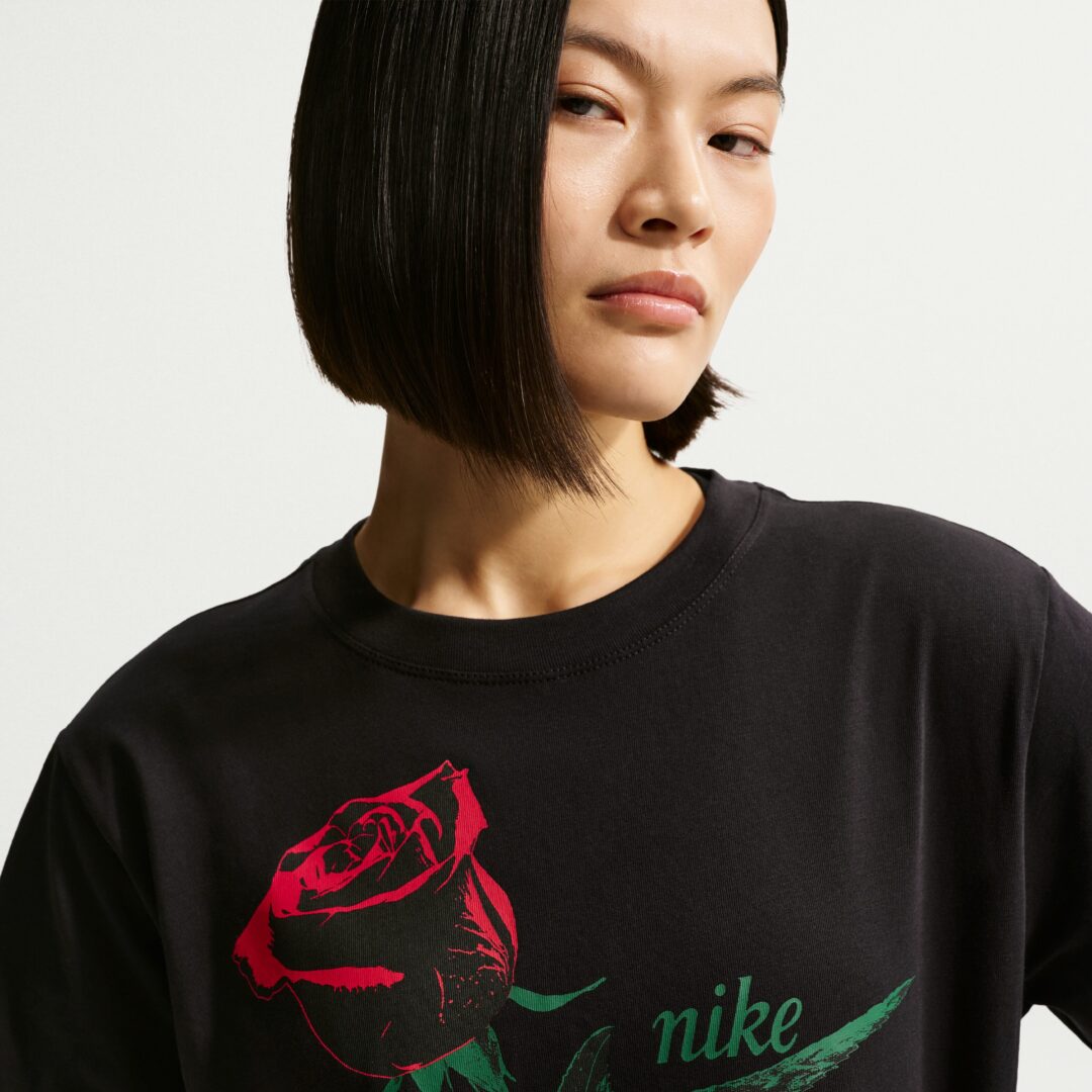 「薔薇」をプリントしたナイキ ウィメンズ オーバーサイズド ショートスリーブ Tシャツが発売 (NIKE NSW W SS Tee) [IR7827-010/IR7827-072]