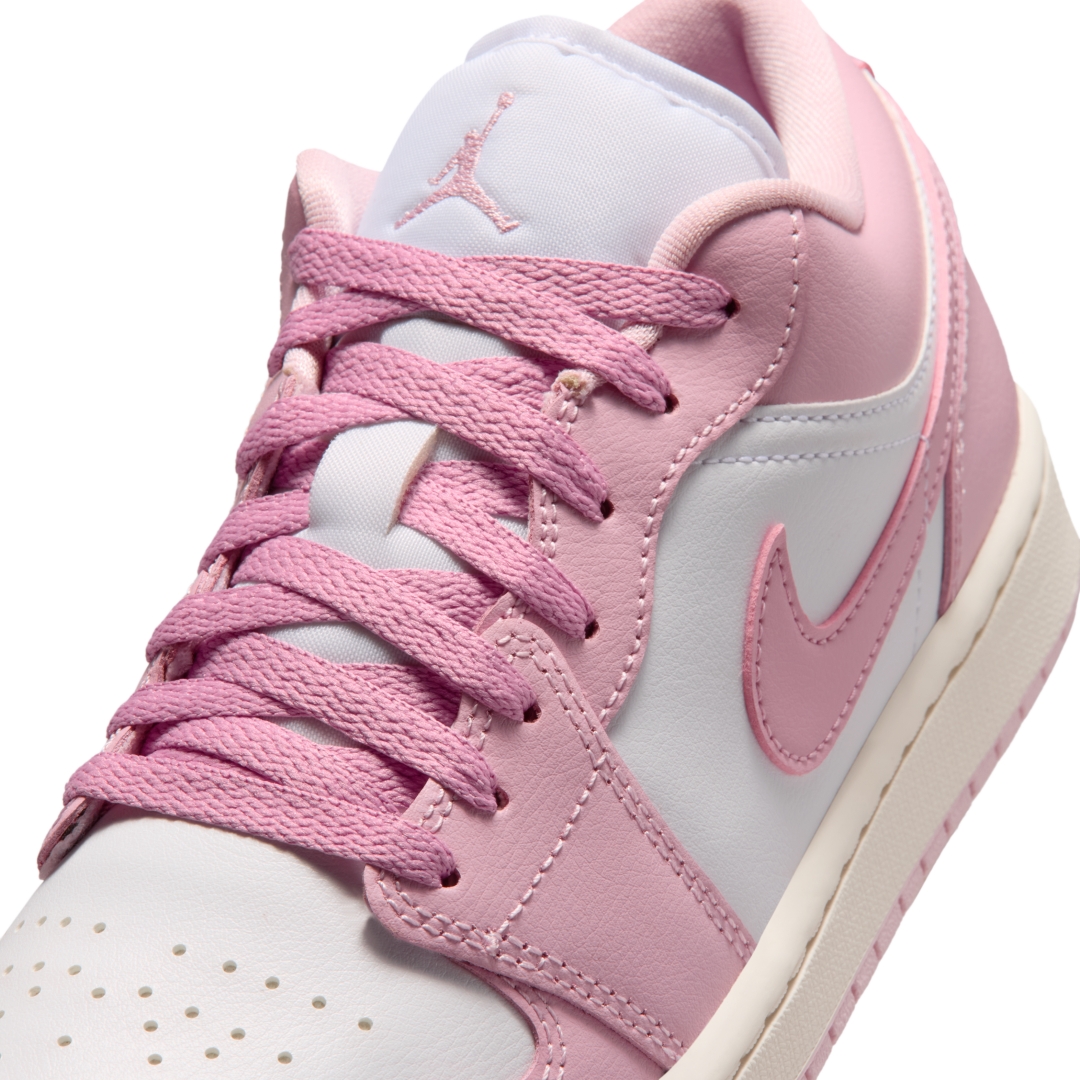 【2026年 3/16 発売予定】NIKE W AIR JORDAN 1 LOW “Ice Carmine/Elemental Pink” (ナイキ エア ジョーダン ロー “アイスカーマイン/エレメンタルピンク”) [DC0774-607]