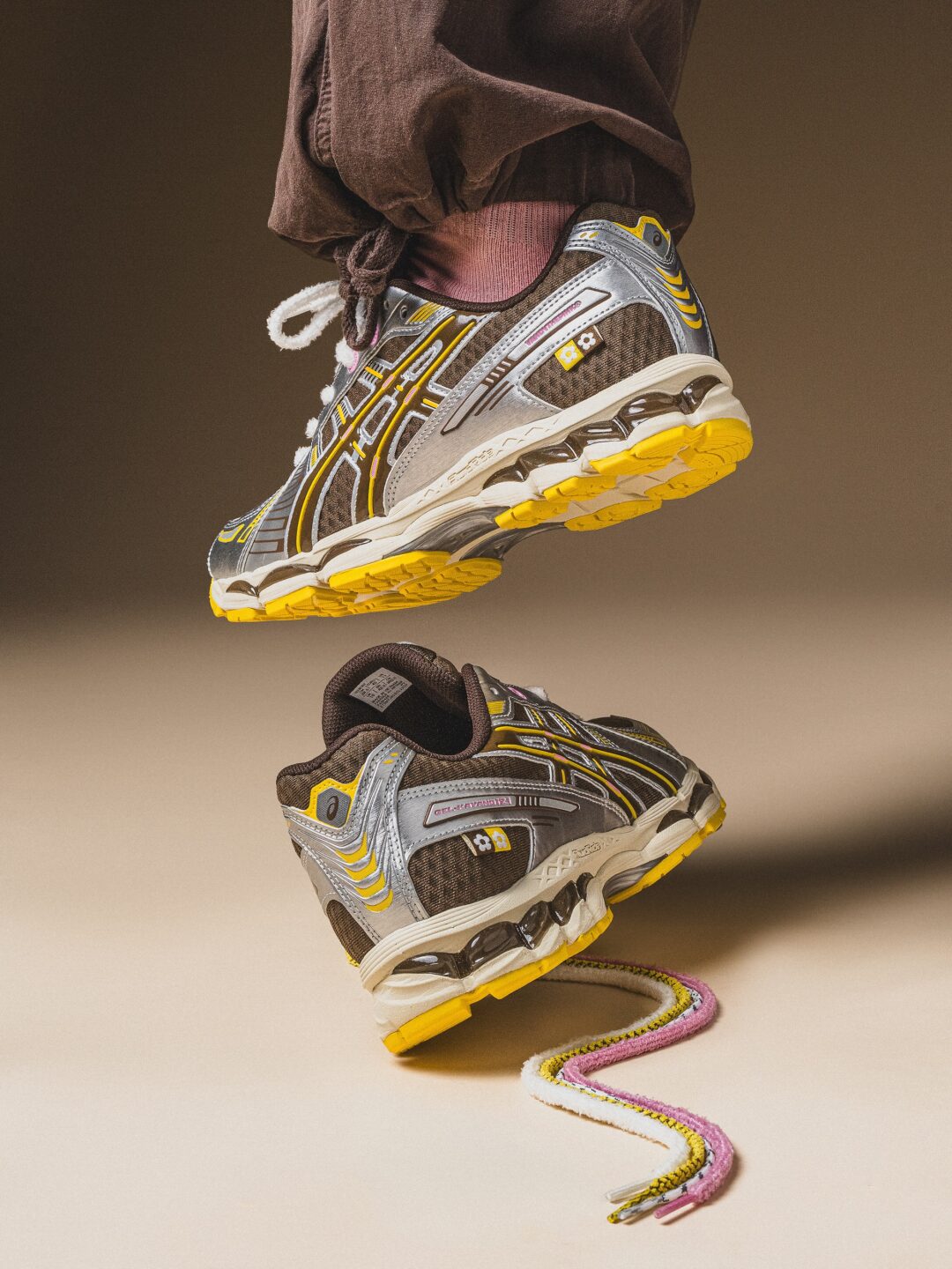 【2026年 国内 8/14 発売】VANDY THE PINK × ASICS GEL-KAYANO 12.1 “Antique White” 2026 SS (ヴァンディー・ザ・ピンク アシックス ゲルカヤノ) [1203B302.100]