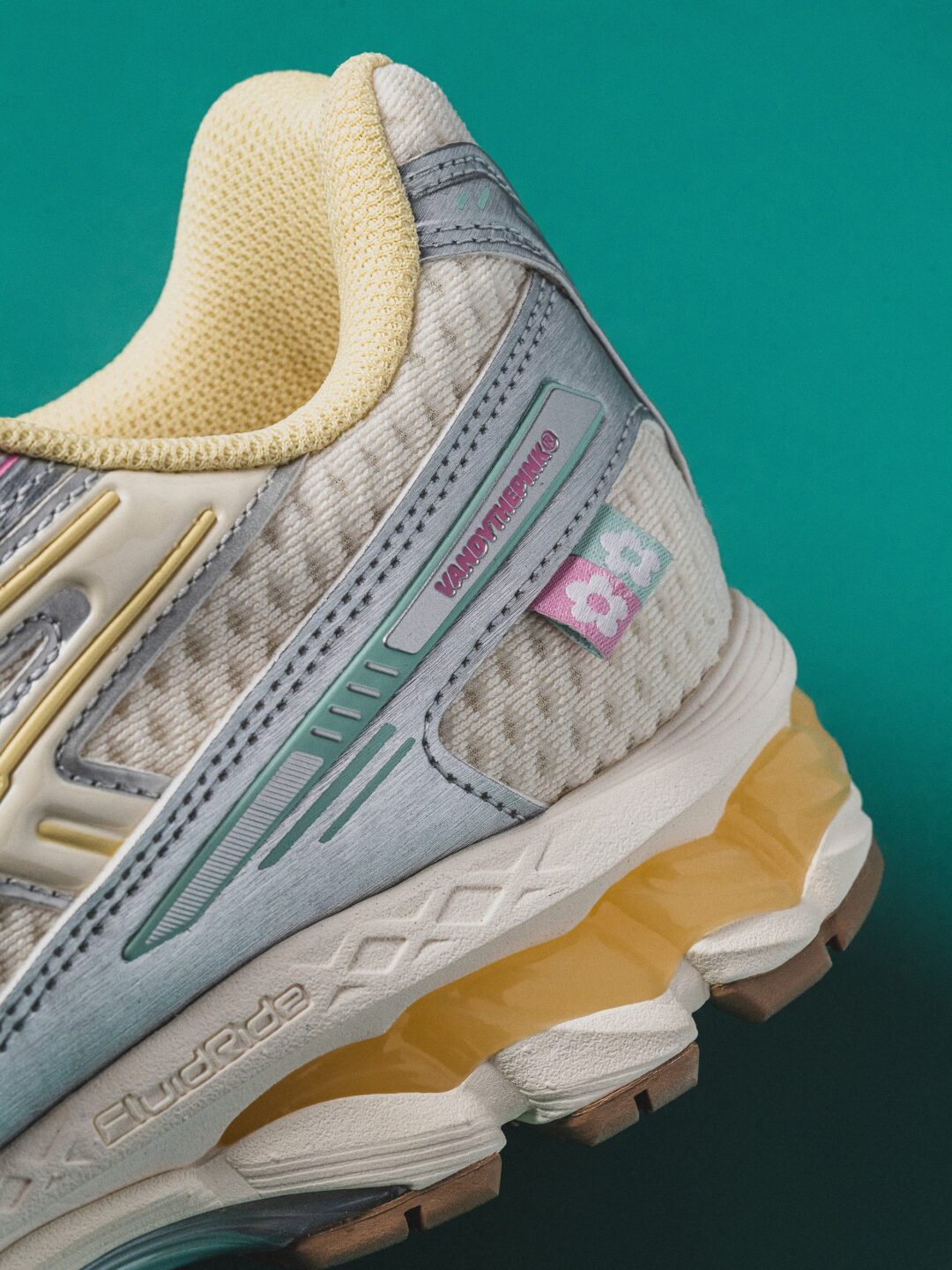 【2026年 国内 8/14 発売】VANDY THE PINK × ASICS GEL-KAYANO 12.1 “Antique White” 2026 SS (ヴァンディー・ザ・ピンク アシックス ゲルカヤノ) [1203B302.100]