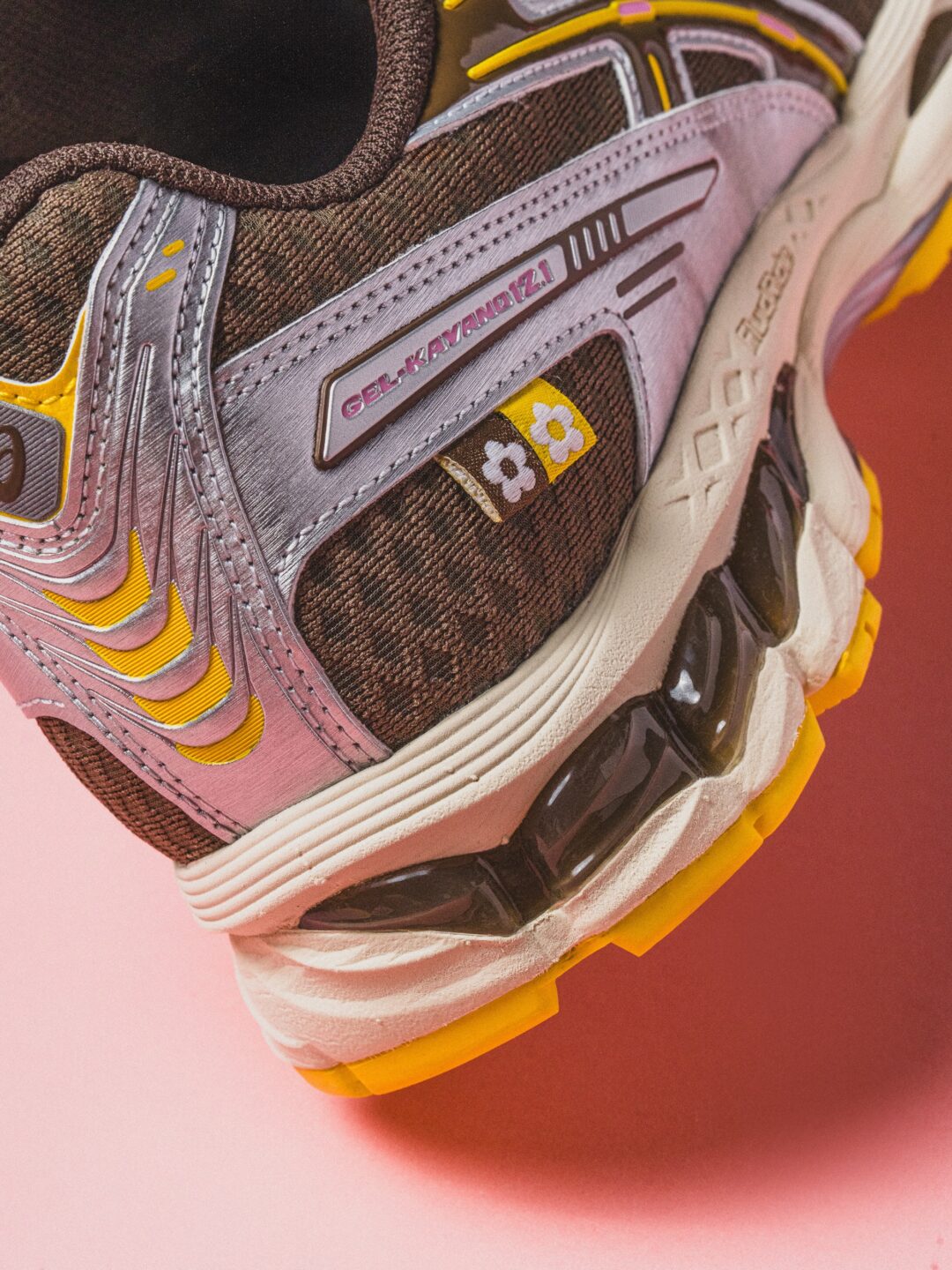 【2026年 国内 8/14 発売】VANDY THE PINK × ASICS GEL-KAYANO 12.1 “Antique White” 2026 SS (ヴァンディー・ザ・ピンク アシックス ゲルカヤノ) [1203B302.100]
