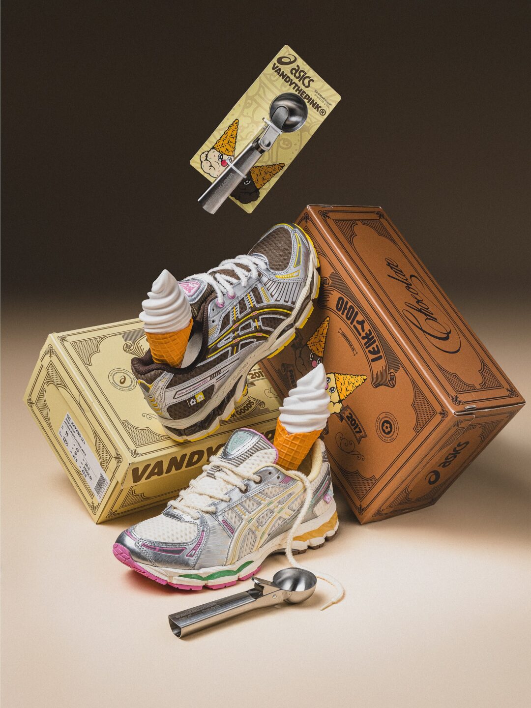 【2026年 国内 8/14 発売】VANDY THE PINK × ASICS GEL-KAYANO 12.1 “Antique White” 2026 SS (ヴァンディー・ザ・ピンク アシックス ゲルカヤノ) [1203B302.100]