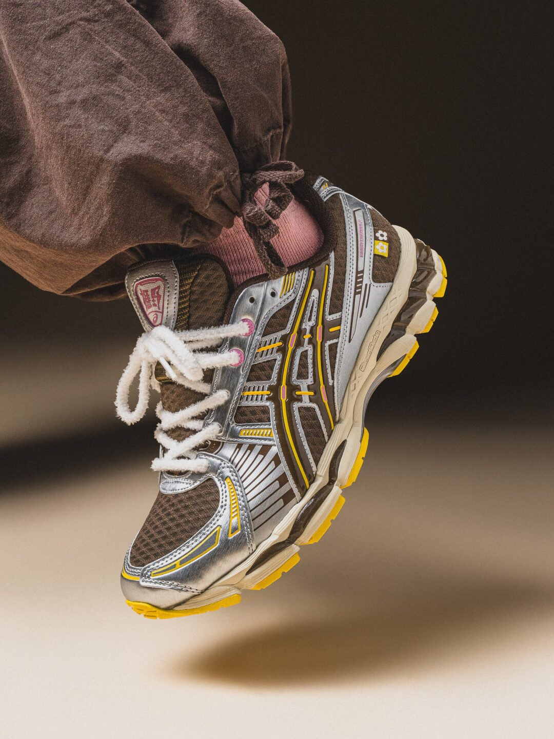 【2026年 国内 8/14 発売】VANDY THE PINK × ASICS GEL-KAYANO 12.1 “Antique White” 2026 SS (ヴァンディー・ザ・ピンク アシックス ゲルカヤノ) [1203B302.100]