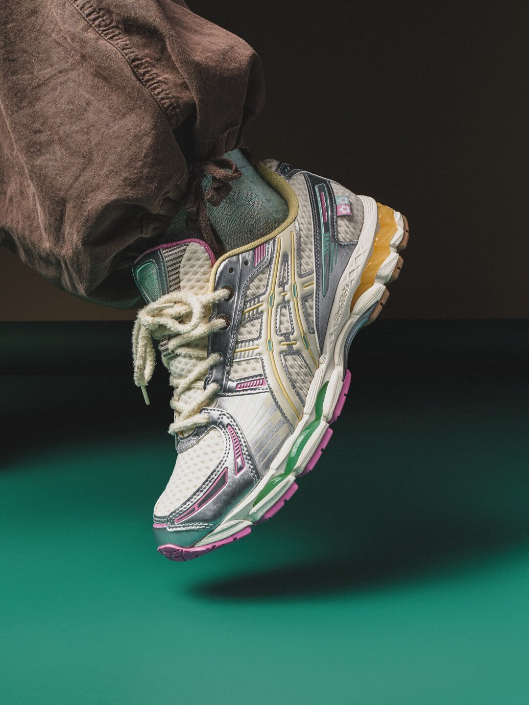 【2026年 国内 8/14 発売】VANDY THE PINK × ASICS GEL-KAYANO 12.1 “Antique White” 2026 SS (ヴァンディー・ザ・ピンク アシックス ゲルカヤノ) [1203B302.100]