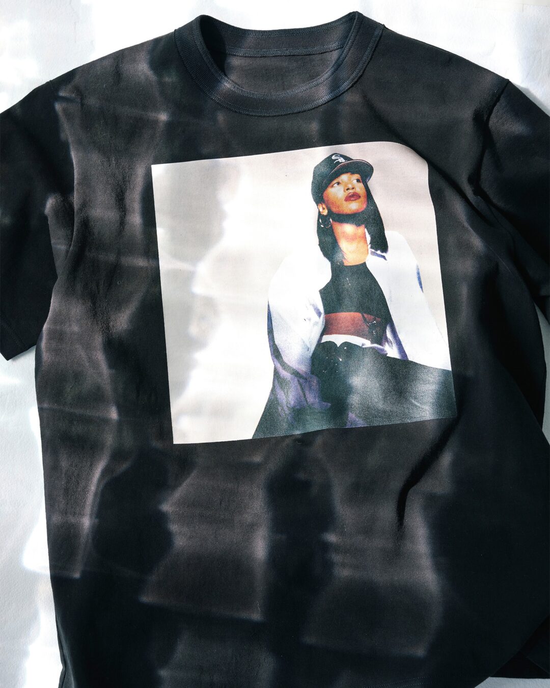 sacai × Aaliyah コラボアイテムが2026年 3/27 発売 (サカイ アリーヤ)