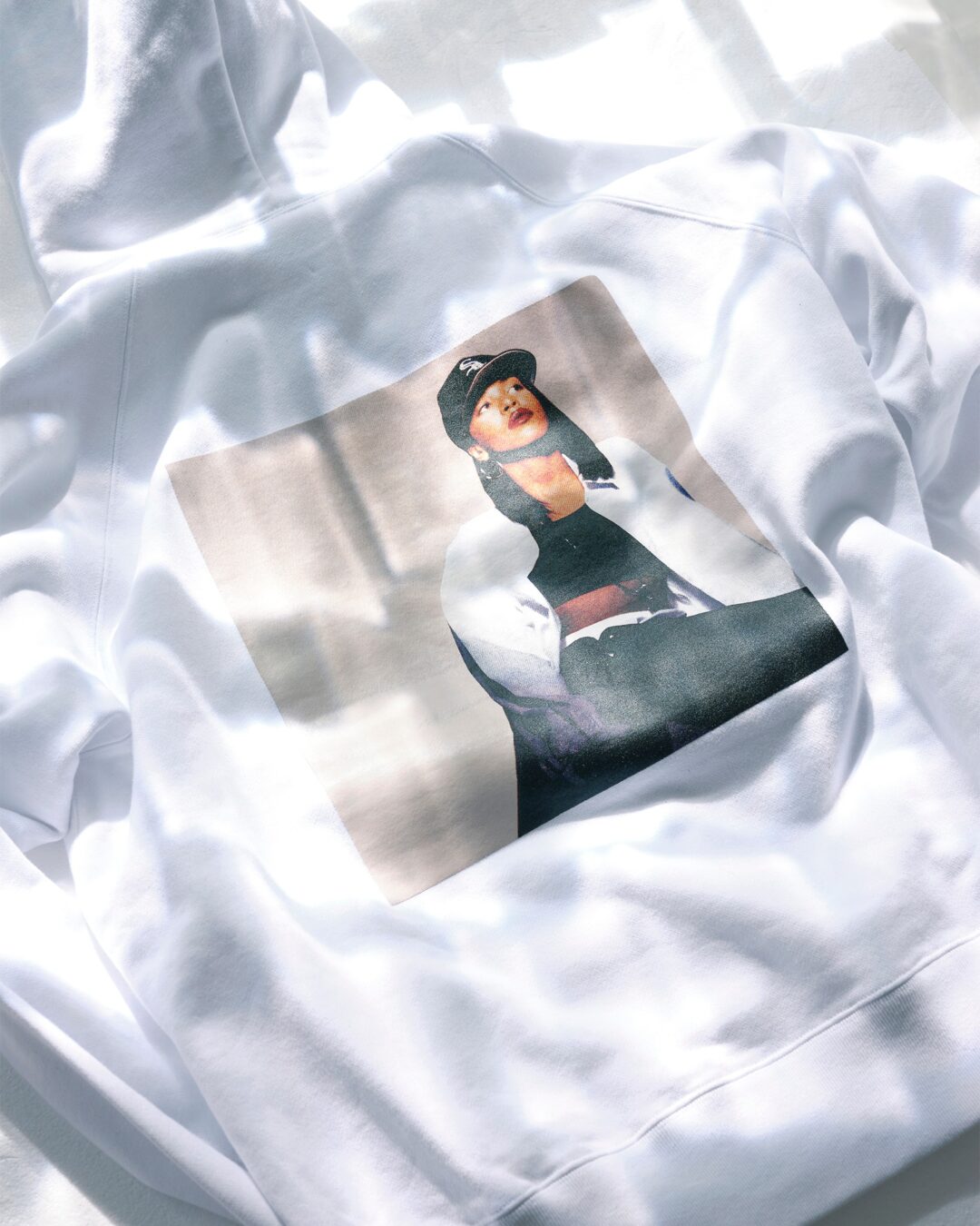 sacai × Aaliyah コラボアイテムが2026年 3/27 発売 (サカイ アリーヤ)