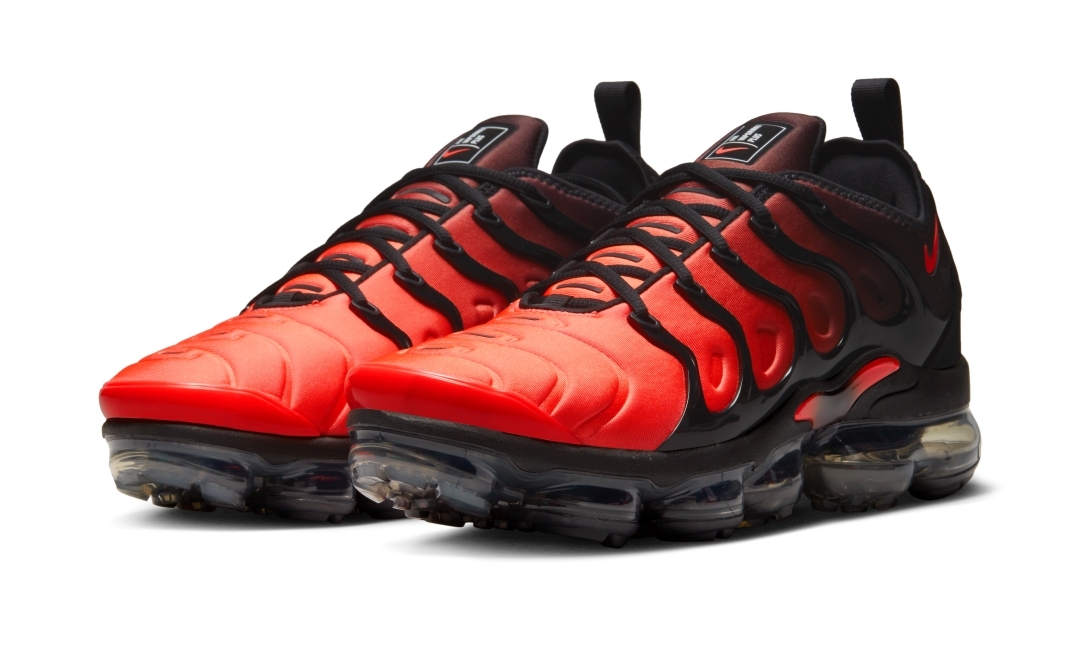 【2026年 3/20 発売】NIKE AIR VAPORMAX PLUS “Black/Bright Crimson” (ナイキ エア ヴェイパーマックス プラス “ブラック/ブライトクリムゾン”) [DZ4857-001]