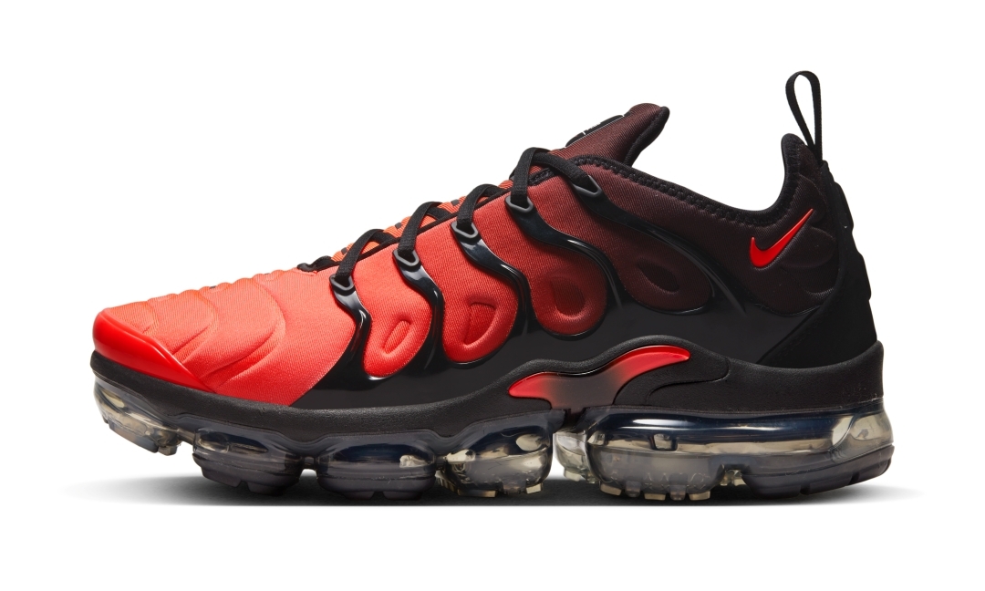 【2026年 3/20 発売】NIKE AIR VAPORMAX PLUS “Black/Bright Crimson” (ナイキ エア ヴェイパーマックス プラス “ブラック/ブライトクリムゾン”) [DZ4857-001]