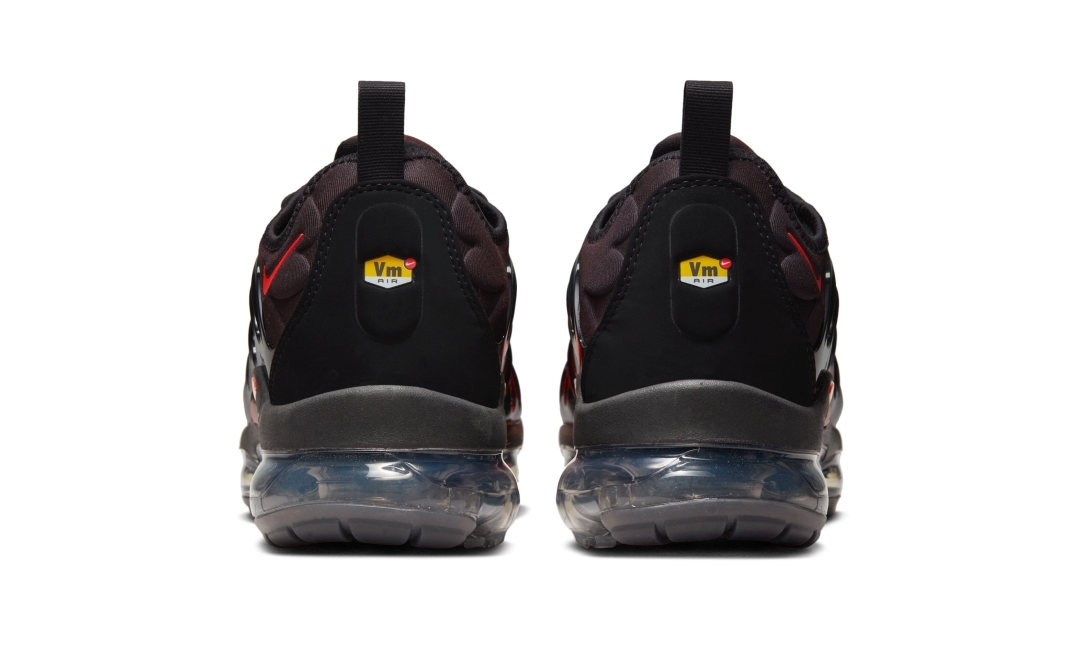 【2026年 3/20 発売】NIKE AIR VAPORMAX PLUS “Black/Bright Crimson” (ナイキ エア ヴェイパーマックス プラス “ブラック/ブライトクリムゾン”) [DZ4857-001]