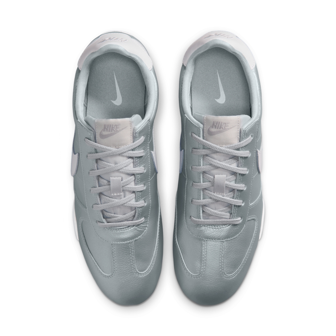 【2026年 4/2 発売】NIKE W SPRINT SISTER “Metallic Silver/Grey Fog” (ナイキ スプリント シスター “メタリックシルバー/グレーフォグ”) [II6984-001]