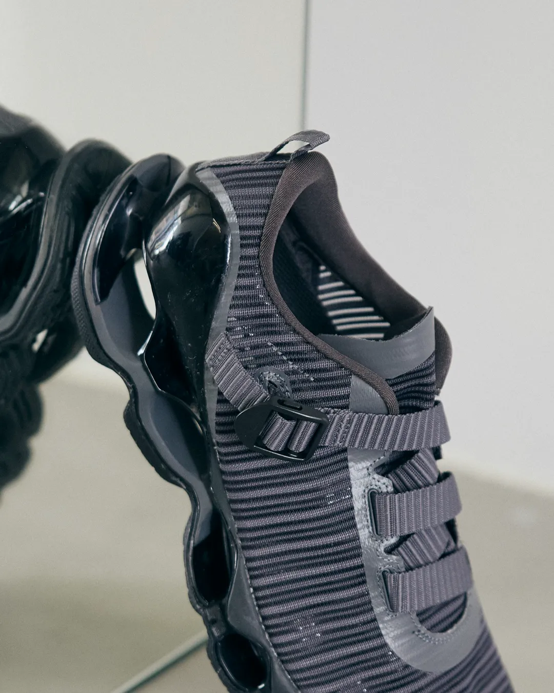 【2026年 4/17 発売】Mizuno WAVE PROPHECY STRAP 2 “Off White/Dark Grey” (ミズノ ウェーブ プロフェシー ストラップ) [D1GA260301/D1GA260302]