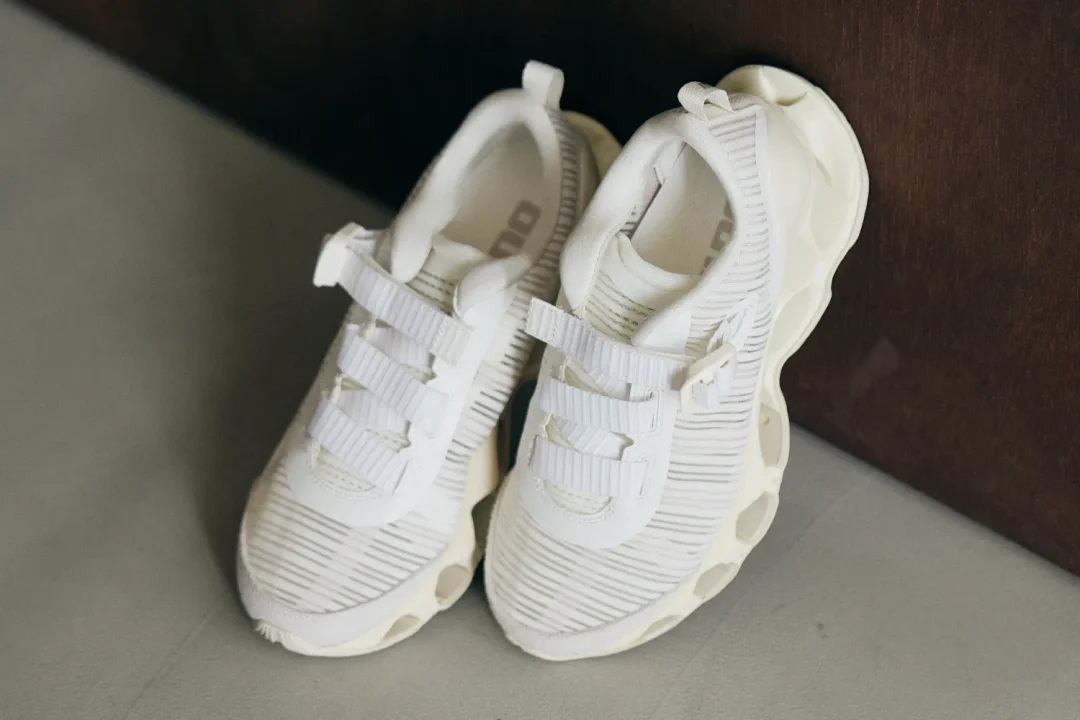 【2026年 4/17 発売】Mizuno WAVE PROPHECY STRAP 2 “Off White/Dark Grey” (ミズノ ウェーブ プロフェシー ストラップ) [D1GA260301/D1GA260302]