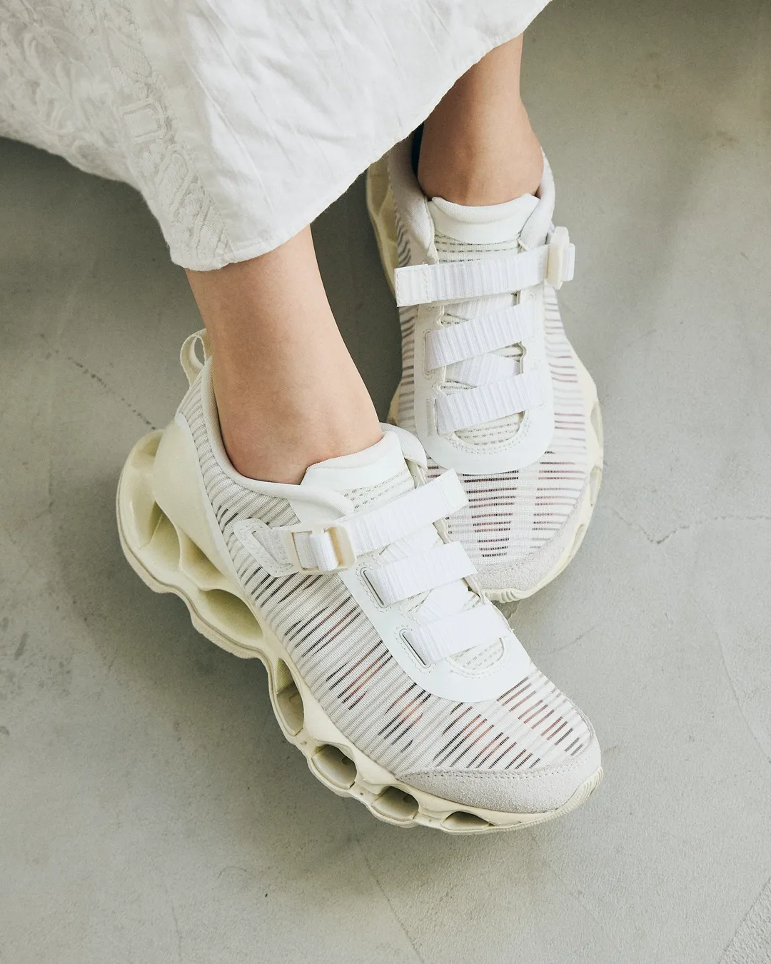 【2026年 4/17 発売】Mizuno WAVE PROPHECY STRAP 2 “Off White/Dark Grey” (ミズノ ウェーブ プロフェシー ストラップ) [D1GA260301/D1GA260302]