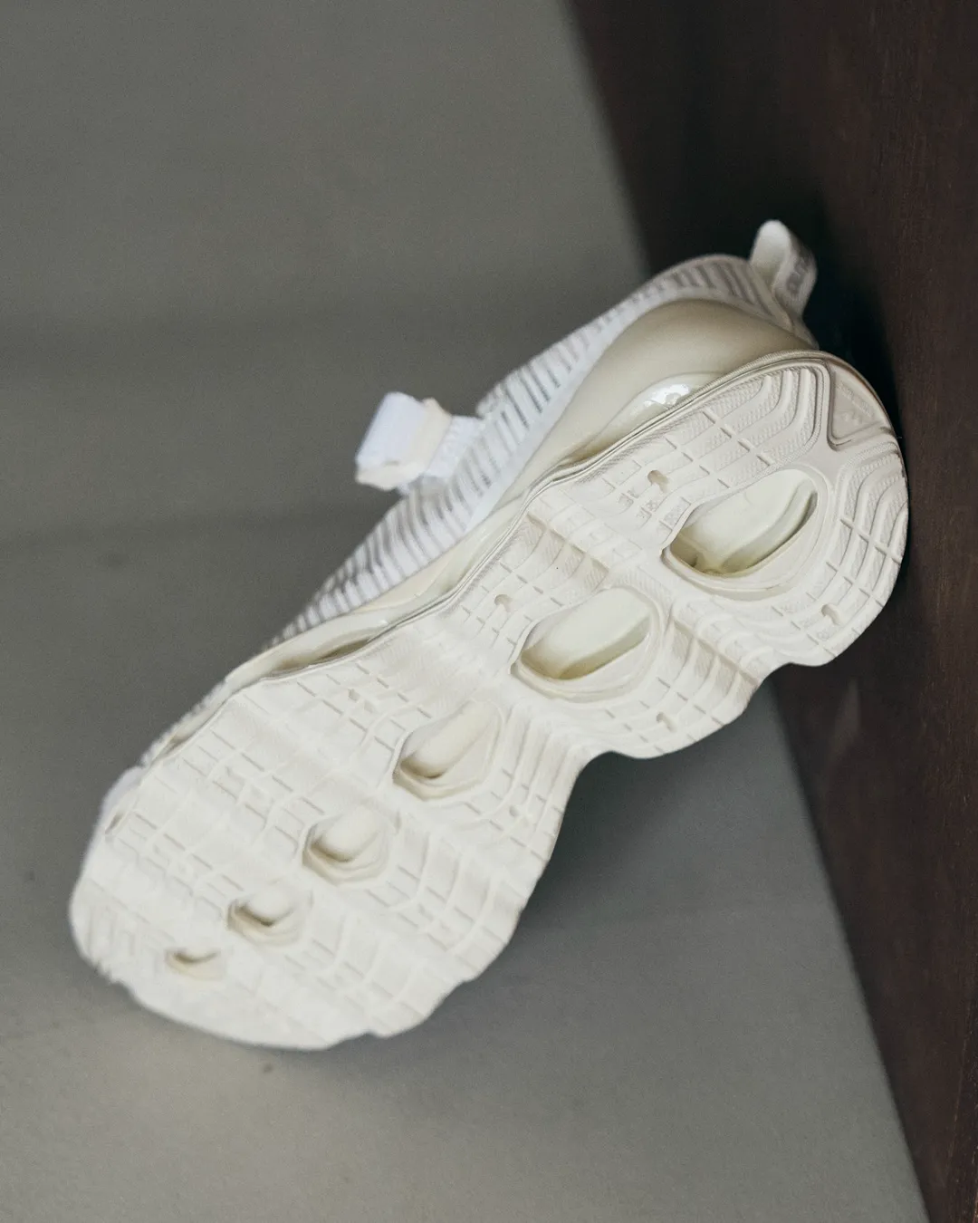 【2026年 4/17 発売】Mizuno WAVE PROPHECY STRAP 2 “Off White/Dark Grey” (ミズノ ウェーブ プロフェシー ストラップ) [D1GA260301/D1GA260302]