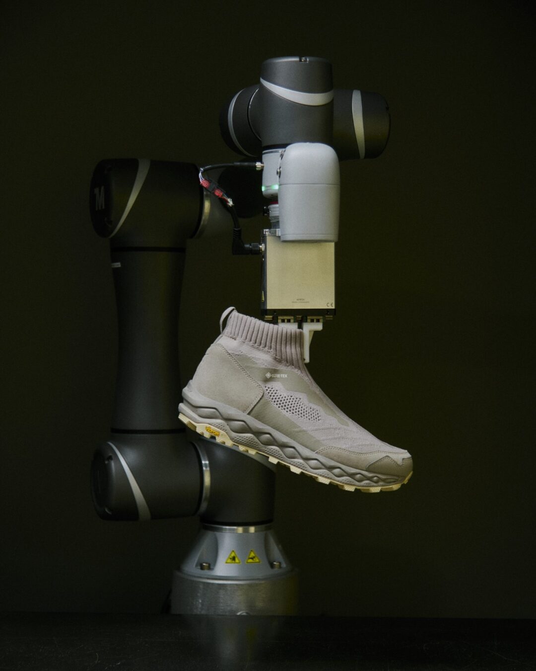 【2026年 4/25 発売】nonnative × Mizuno WAVE MUJIN LS MID GTX “VINTAGE KHAKI” (ノンネイティブ ミズノ ムジン GORE-TEX ゴアテックス “ビンテージカーキ”) [D1GD261501]