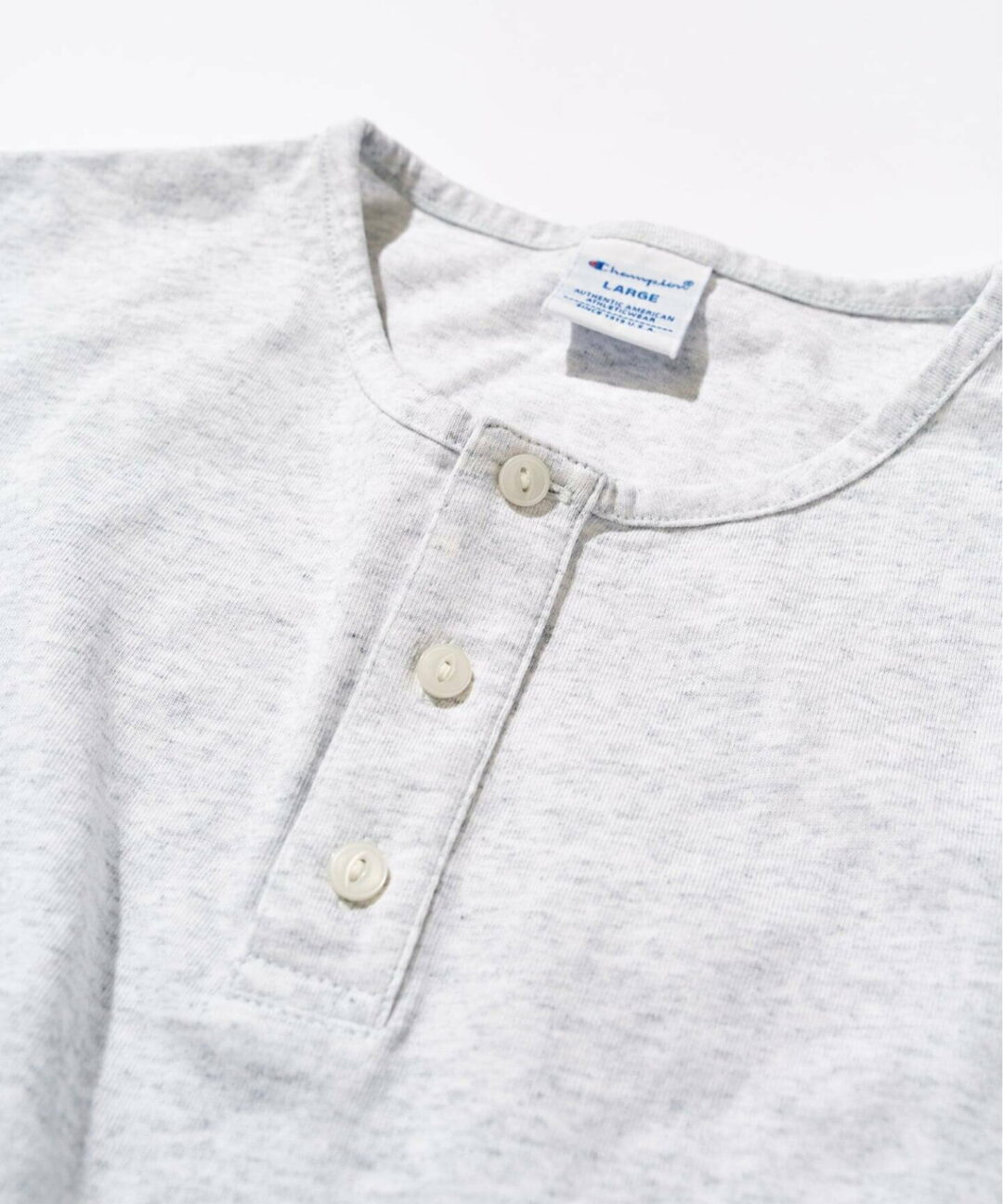 417 EDIFICE × Champion 2026 SS 別注 “Bleach Wash ヘンリー Tシャツ”が6月中旬 発売 (エディフィス チャンピオン)