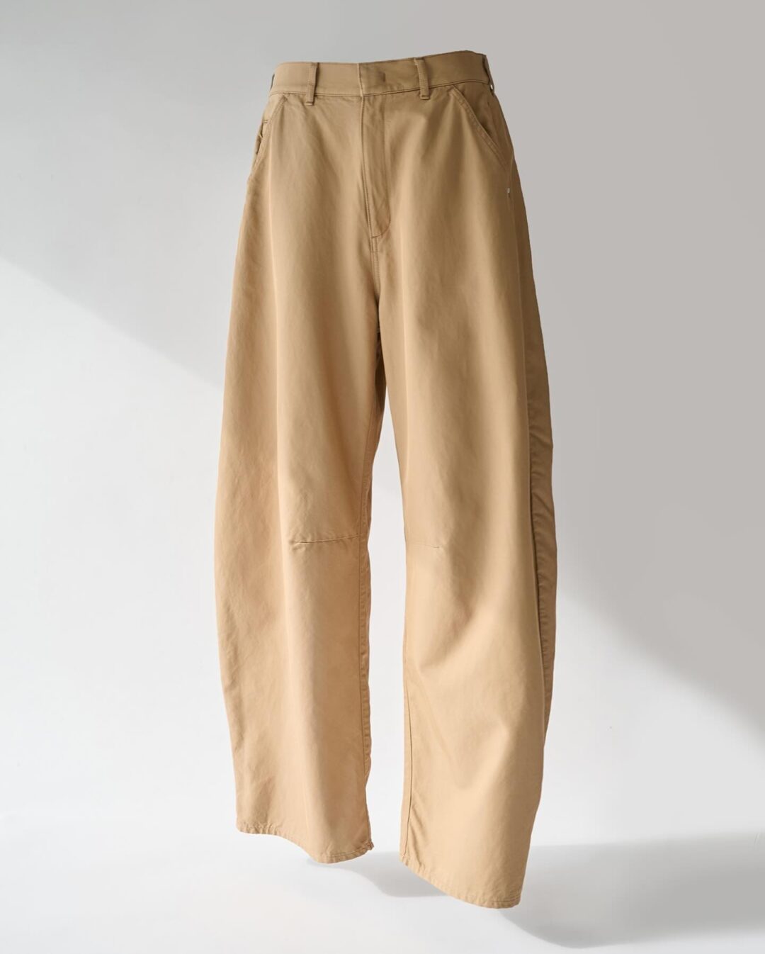 STUDIOUS ORIGINAL 2026 SS “Barrel Chino Pants”が発売 (ステュディオス オリジナル “バレル チノ パンツ”)