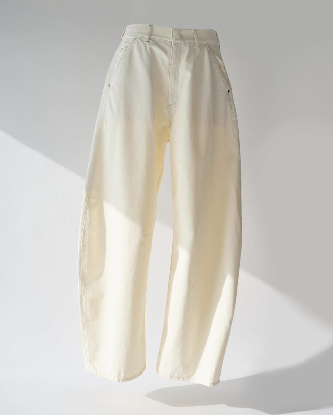 STUDIOUS ORIGINAL 2026 SS “Barrel Chino Pants”が発売 (ステュディオス オリジナル “バレル チノ パンツ”)