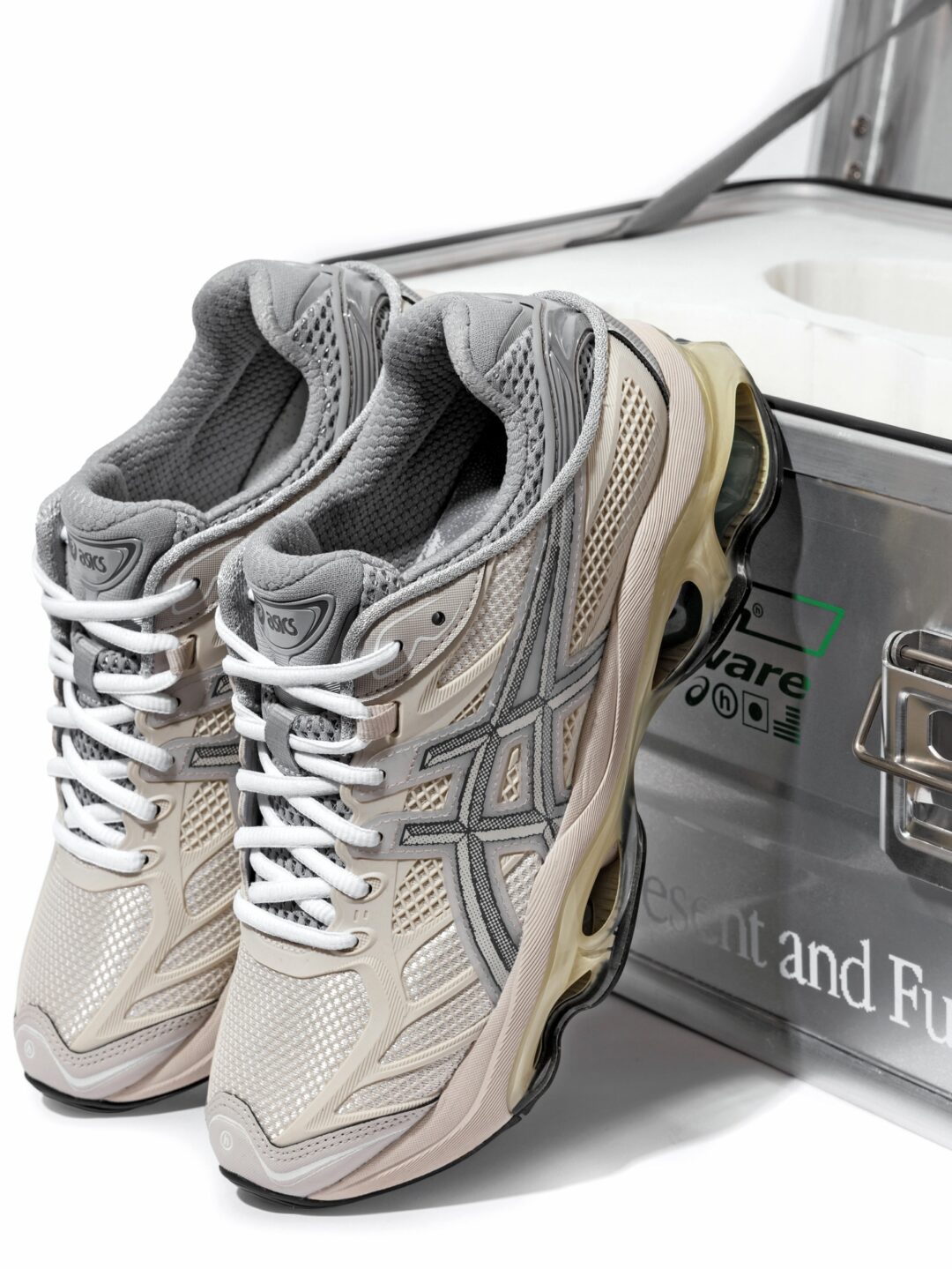 【2026年 5/23 & 6/4 発売】HIDDEN NY x ASICS GEL-KINETIC 2.0 (ヒドゥンニューヨーク アシックス ゲルキネティック) [1203B169.100]