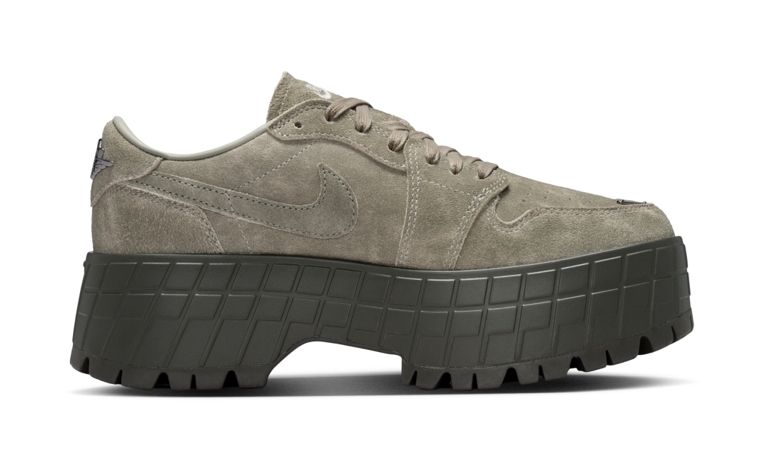 【2026年 4/6 発売】NIKE W AIR JORDAN 1 LOW BROOKLYN “Spruce Fog/Cargo Khaki” (ナイキ エア ジョーダン 1 ロー ブルックリン “スプルースフォグ/カーゴカーキ”) [IR7248-304]