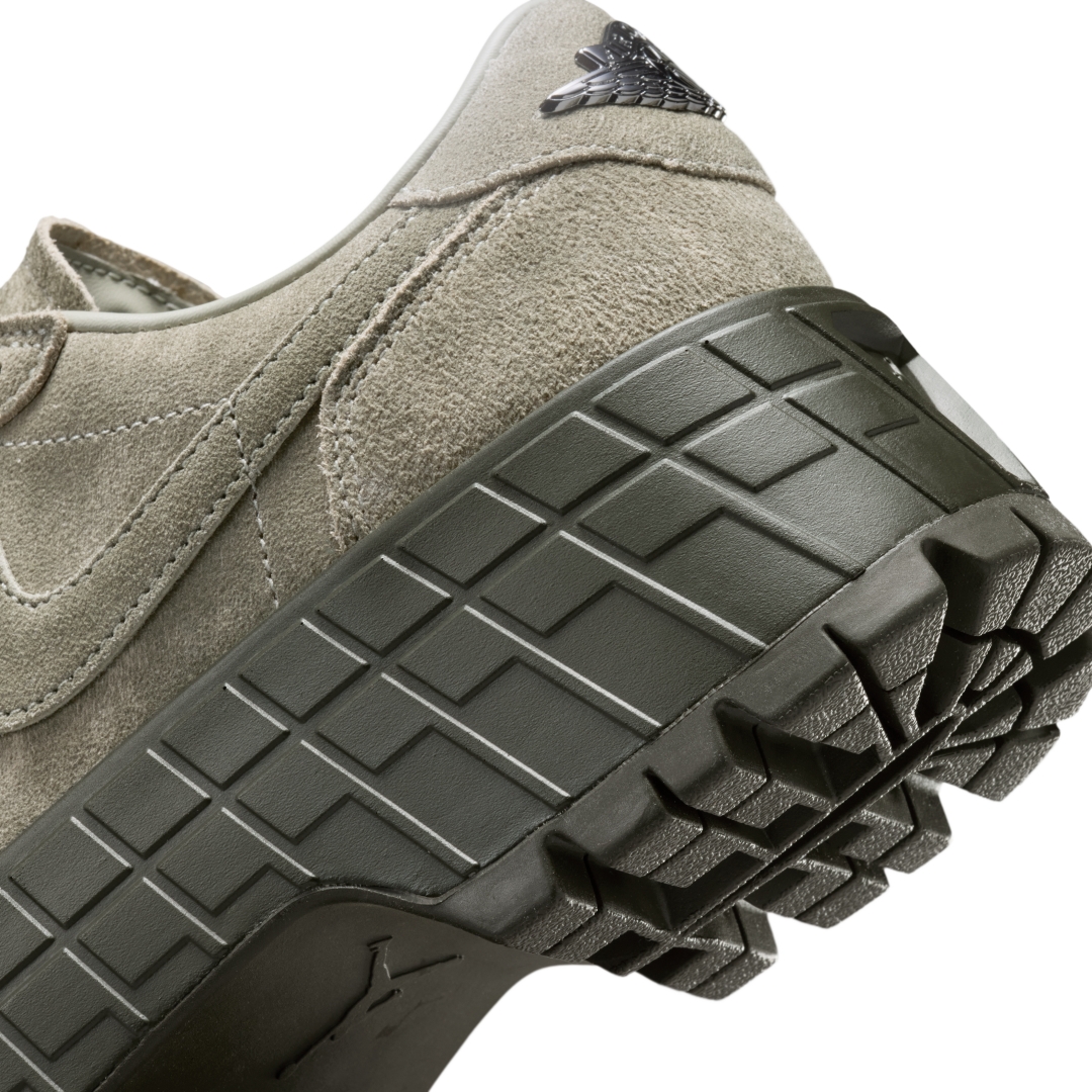 【2026年 4/6 発売】NIKE W AIR JORDAN 1 LOW BROOKLYN “Spruce Fog/Cargo Khaki” (ナイキ エア ジョーダン 1 ロー ブルックリン “スプルースフォグ/カーゴカーキ”) [IR7248-304]