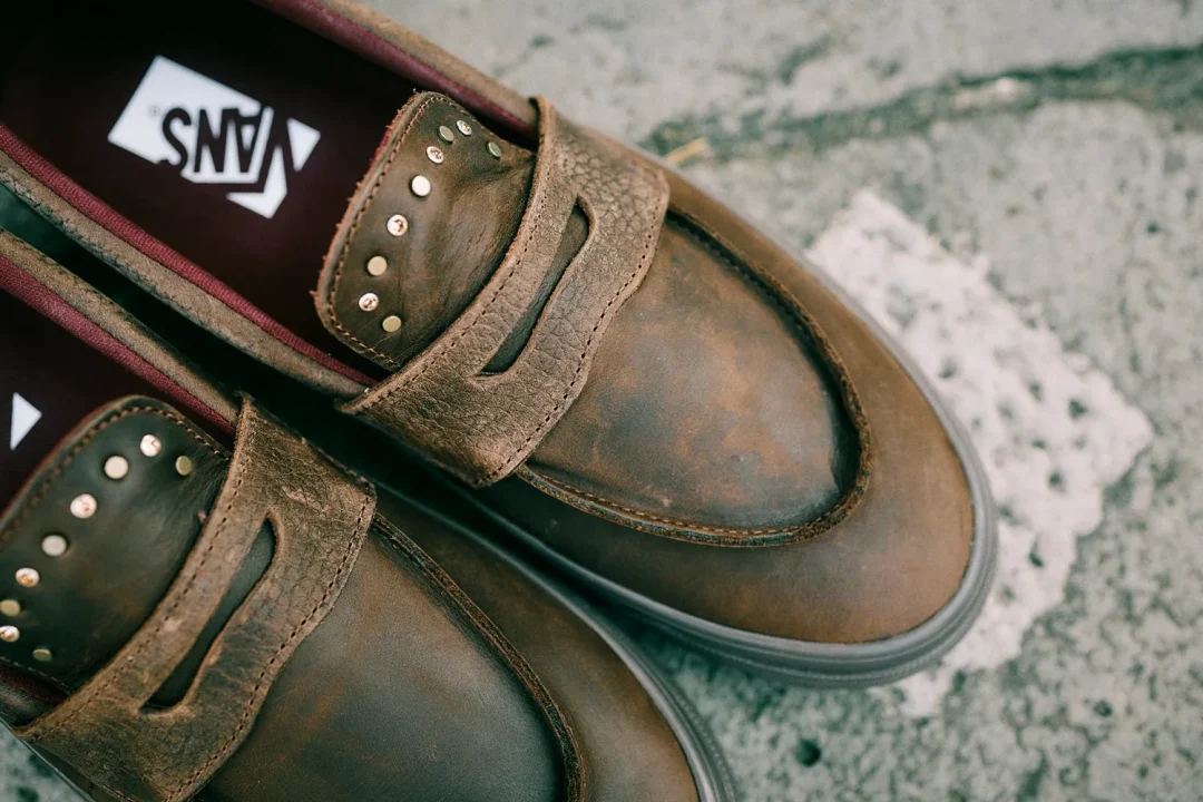 【2026年 4/7 発売】スタッズとラインストーンを施した VANS PREMIUM LOAFER 53 “HARDWARE PACK” (バンズ プレミアム ローファー “ハードウェアパック”) [VN000VATDJR/VN000VATDMV/VN000VATBLK]