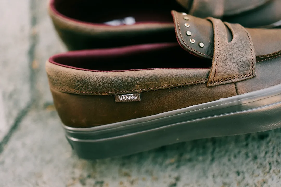 【2026年 4/7 発売】スタッズとラインストーンを施した VANS PREMIUM LOAFER 53 “HARDWARE PACK” (バンズ プレミアム ローファー “ハードウェアパック”) [VN000VATDJR/VN000VATDMV/VN000VATBLK]