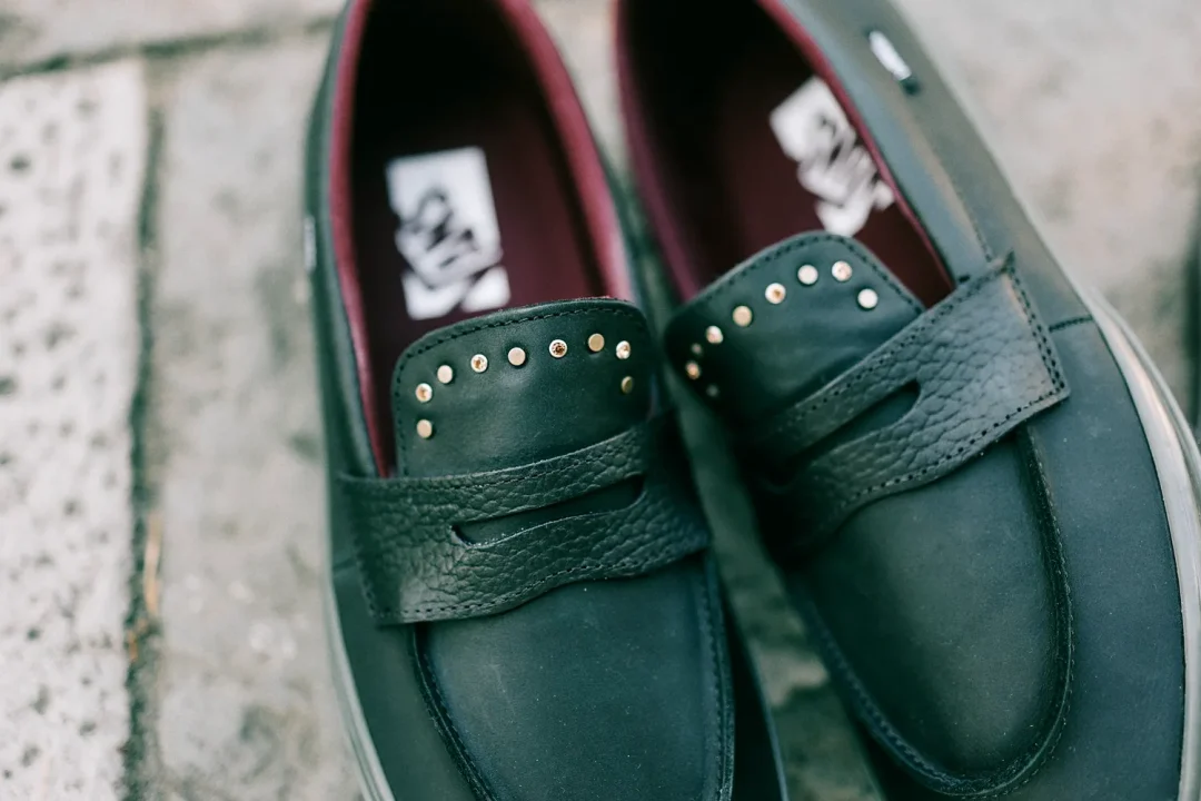 【2026年 4/7 発売】スタッズとラインストーンを施した VANS PREMIUM LOAFER 53 “HARDWARE PACK” (バンズ プレミアム ローファー “ハードウェアパック”) [VN000VATDJR/VN000VATDMV/VN000VATBLK]