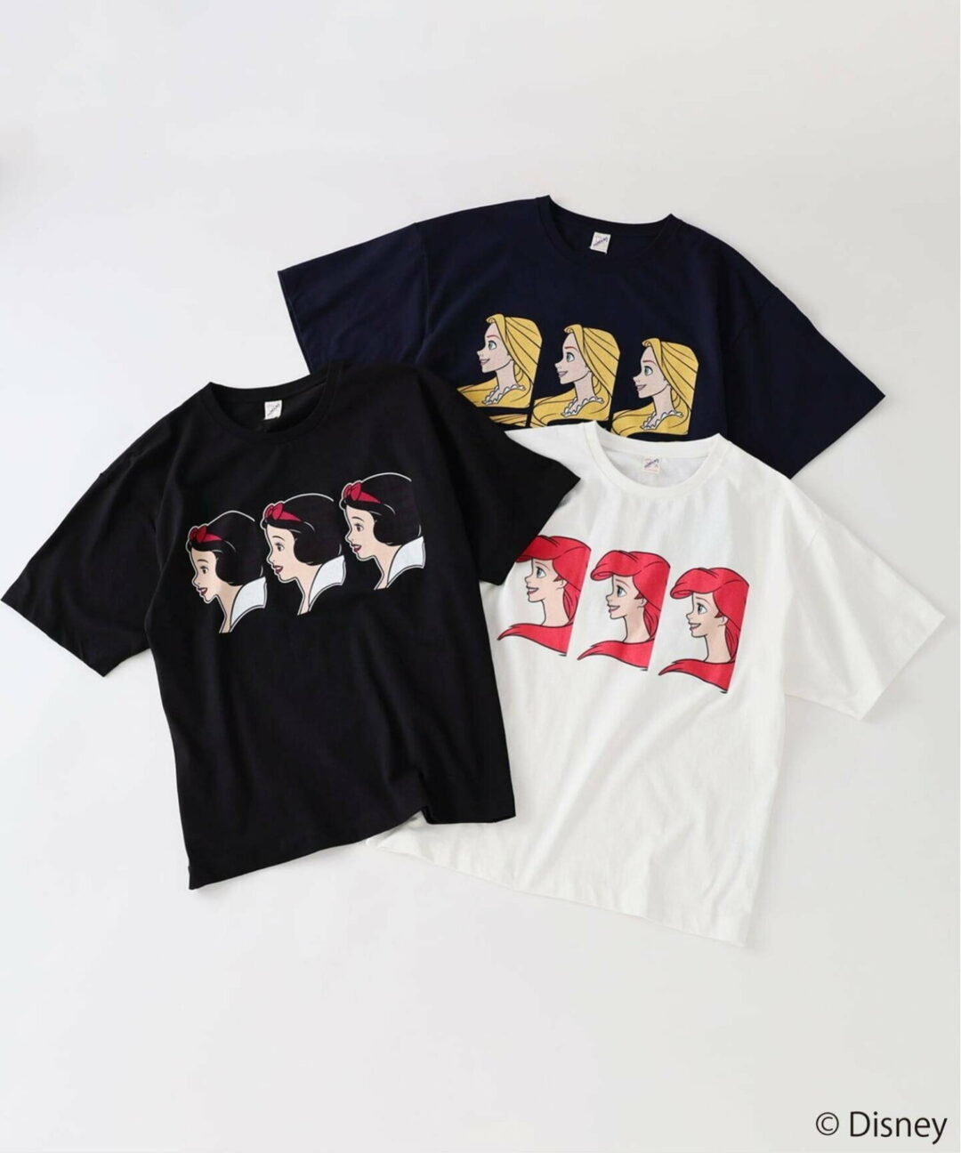 「ディズニープリンセス」たちをモチーフにした JOURNAL STANDARD relume × Disney 別注 “FANTASY A&G INC プリントTシャツ”が2026年 5月中旬 発売 (ジャーナルスタンダード)