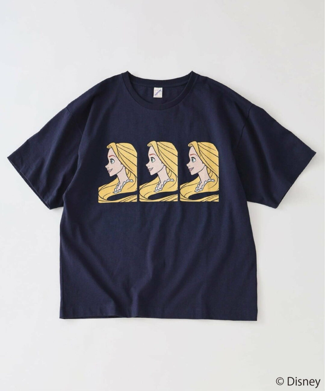 「ディズニープリンセス」たちをモチーフにした JOURNAL STANDARD relume × Disney 別注 “FANTASY A&G INC プリントTシャツ”が2026年 5月中旬 発売 (ジャーナルスタンダード)