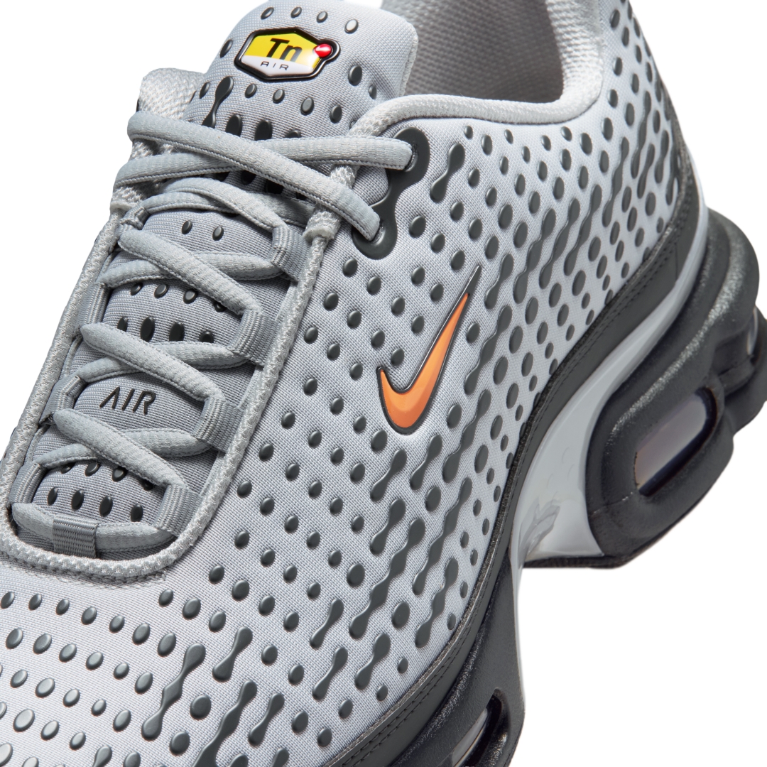 【2026年 4/13 発売】NIKE AIR MAX PLUS VII “Light Smoke Grey/Hot Curry” (ナイキ エア マックス プラス 7 “ライトスモークグレー/ホットカリー”) [HQ2197-003]