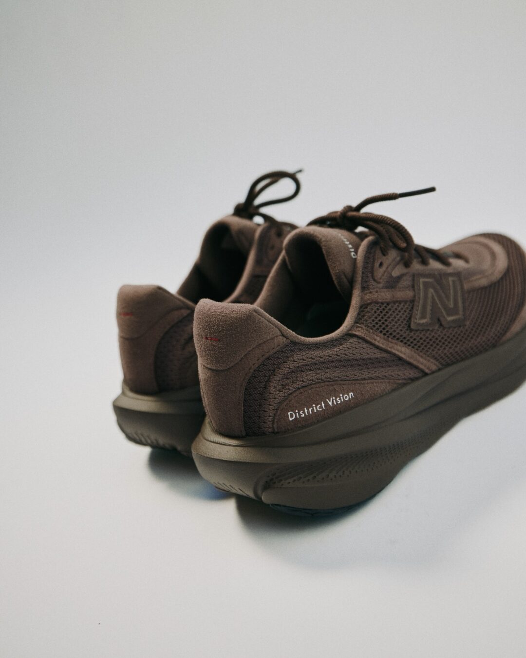 【2026年 4/10 発売】The District Vision × New Balance M1080v15 6ON/7T4 “CORTADO/LINEN” (ディストリクト・ヴィジョン ニューバランス) [M10806ON/M10807T4]