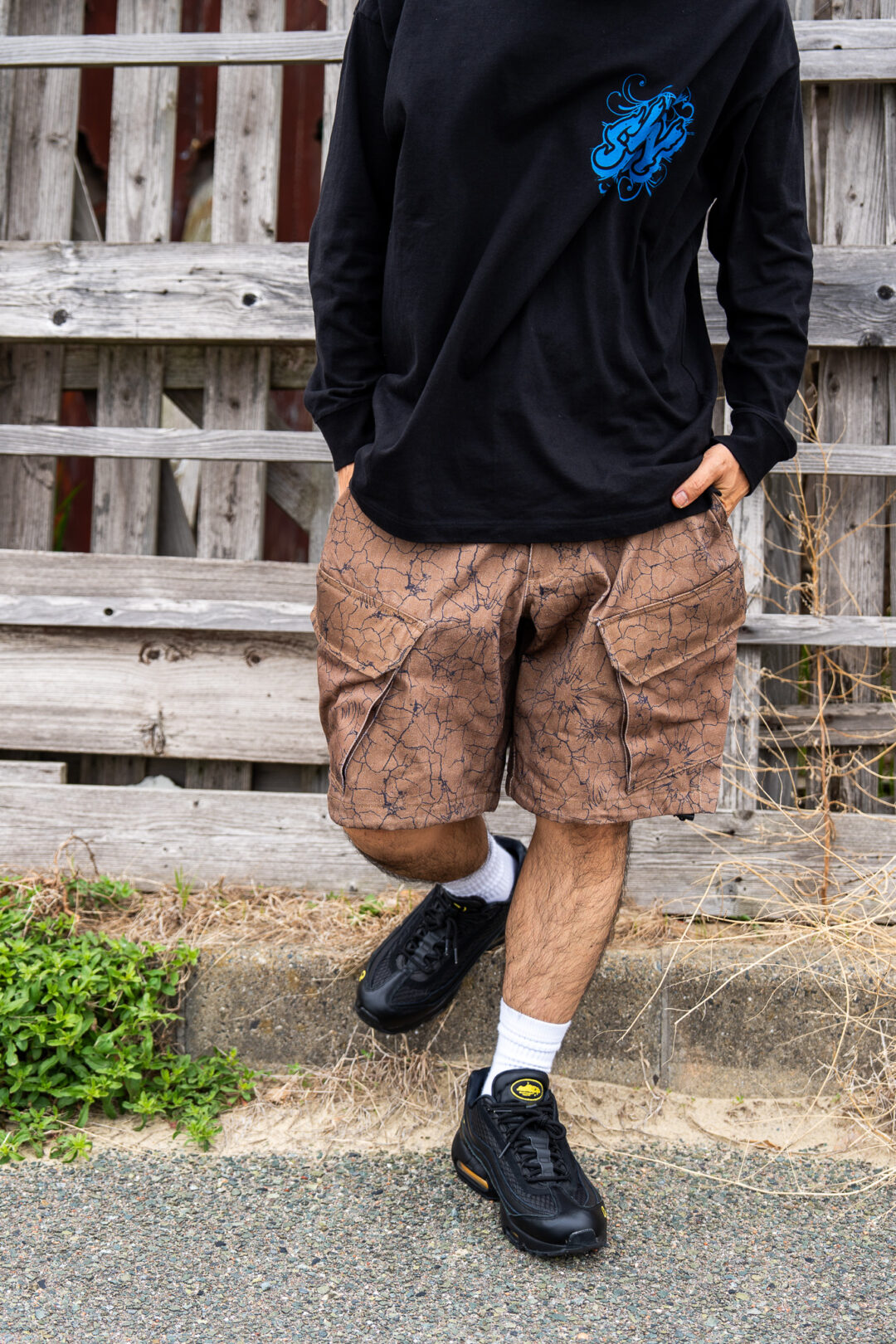【抽選販売】独自の「クラックパターン」で描き出した S.W.U.N “Cracked Cargo Shorts” 2カラー (エスダブルユーエヌ “クラック カーゴ ショーツ”)