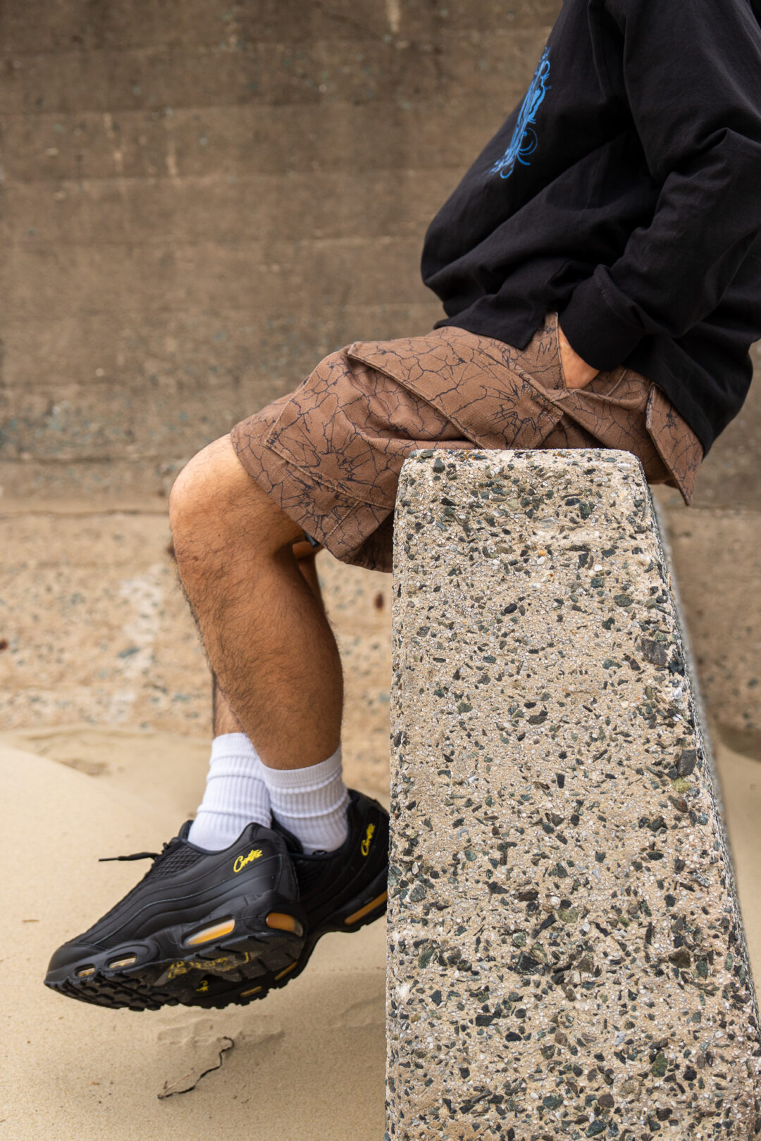 【抽選販売】独自の「クラックパターン」で描き出した S.W.U.N “Cracked Cargo Shorts” 2カラー (エスダブルユーエヌ “クラック カーゴ ショーツ”)