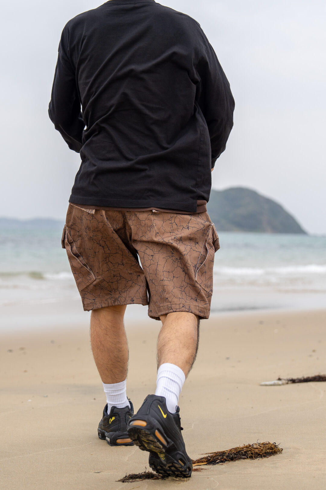 【抽選販売】独自の「クラックパターン」で描き出した S.W.U.N “Cracked Cargo Shorts” 2カラー (エスダブルユーエヌ “クラック カーゴ ショーツ”)