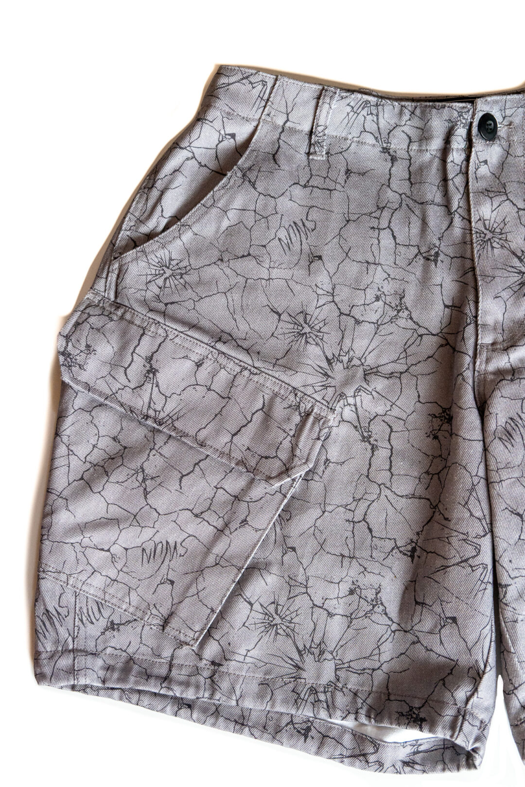 【抽選販売】独自の「クラックパターン」で描き出した S.W.U.N “Cracked Cargo Shorts” 2カラー (エスダブルユーエヌ “クラック カーゴ ショーツ”)