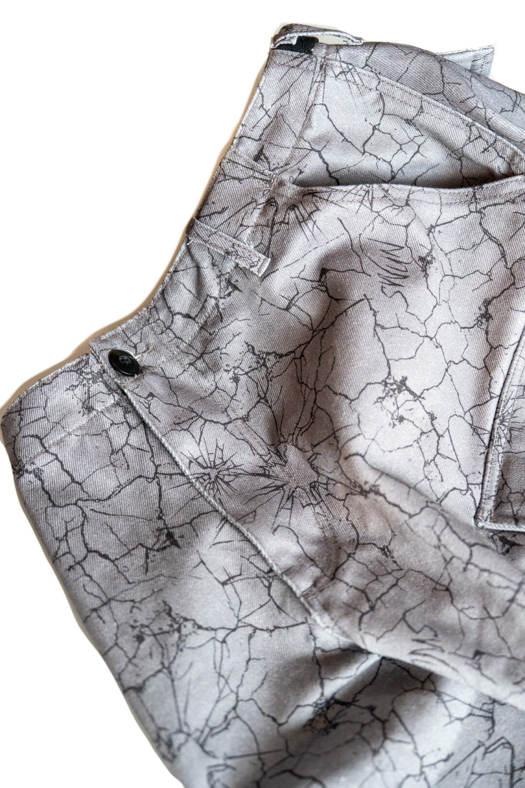 【抽選販売】独自の「クラックパターン」で描き出した S.W.U.N “Cracked Cargo Shorts” 2カラー (エスダブルユーエヌ “クラック カーゴ ショーツ”)