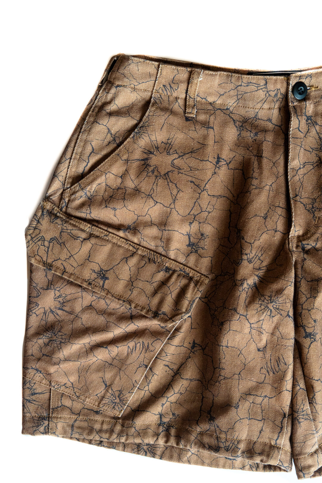 【抽選販売】独自の「クラックパターン」で描き出した S.W.U.N “Cracked Cargo Shorts” 2カラー (エスダブルユーエヌ “クラック カーゴ ショーツ”)