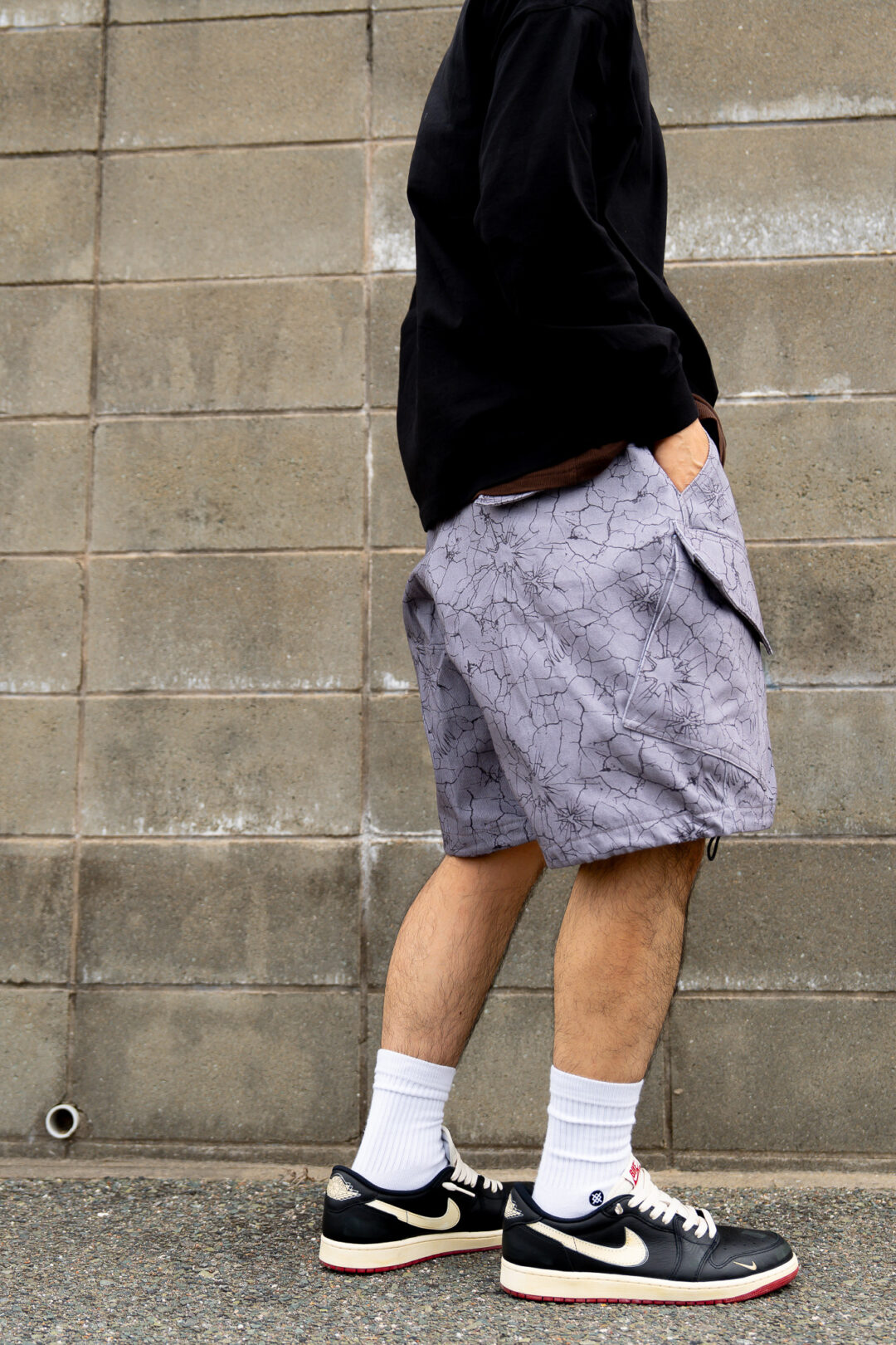 【抽選販売】独自の「クラックパターン」で描き出した S.W.U.N “Cracked Cargo Shorts” 2カラー (エスダブルユーエヌ “クラック カーゴ ショーツ”)