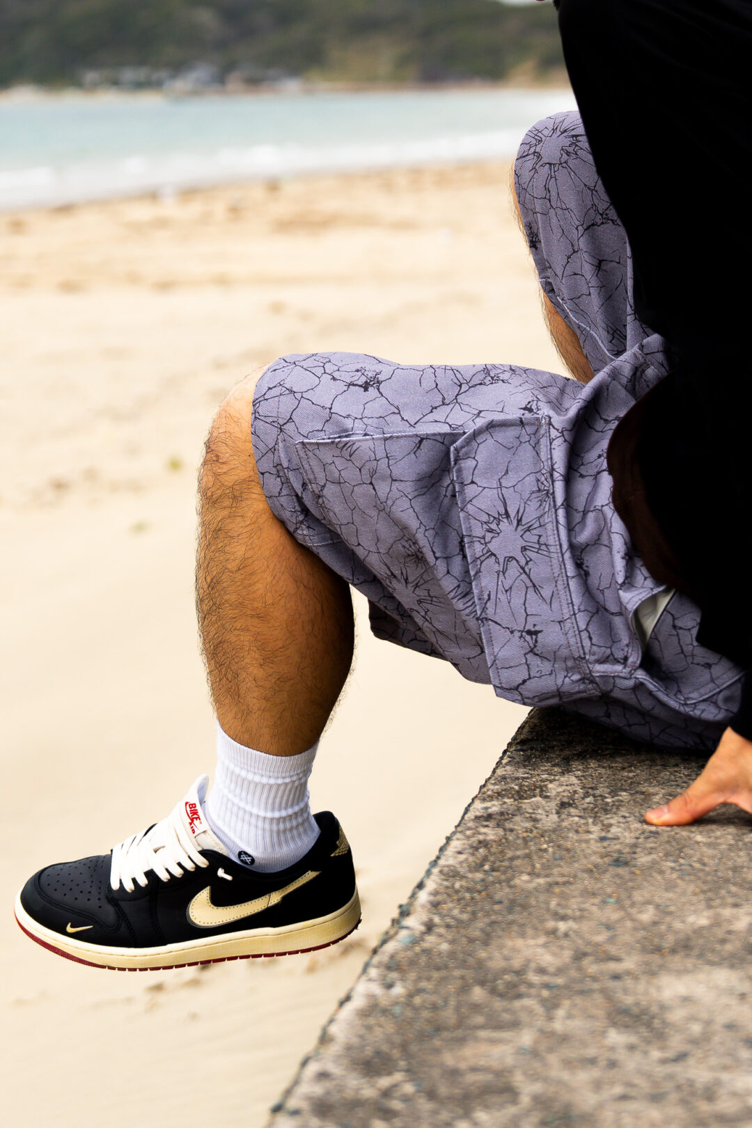 【抽選販売】独自の「クラックパターン」で描き出した S.W.U.N “Cracked Cargo Shorts” 2カラー (エスダブルユーエヌ “クラック カーゴ ショーツ”)