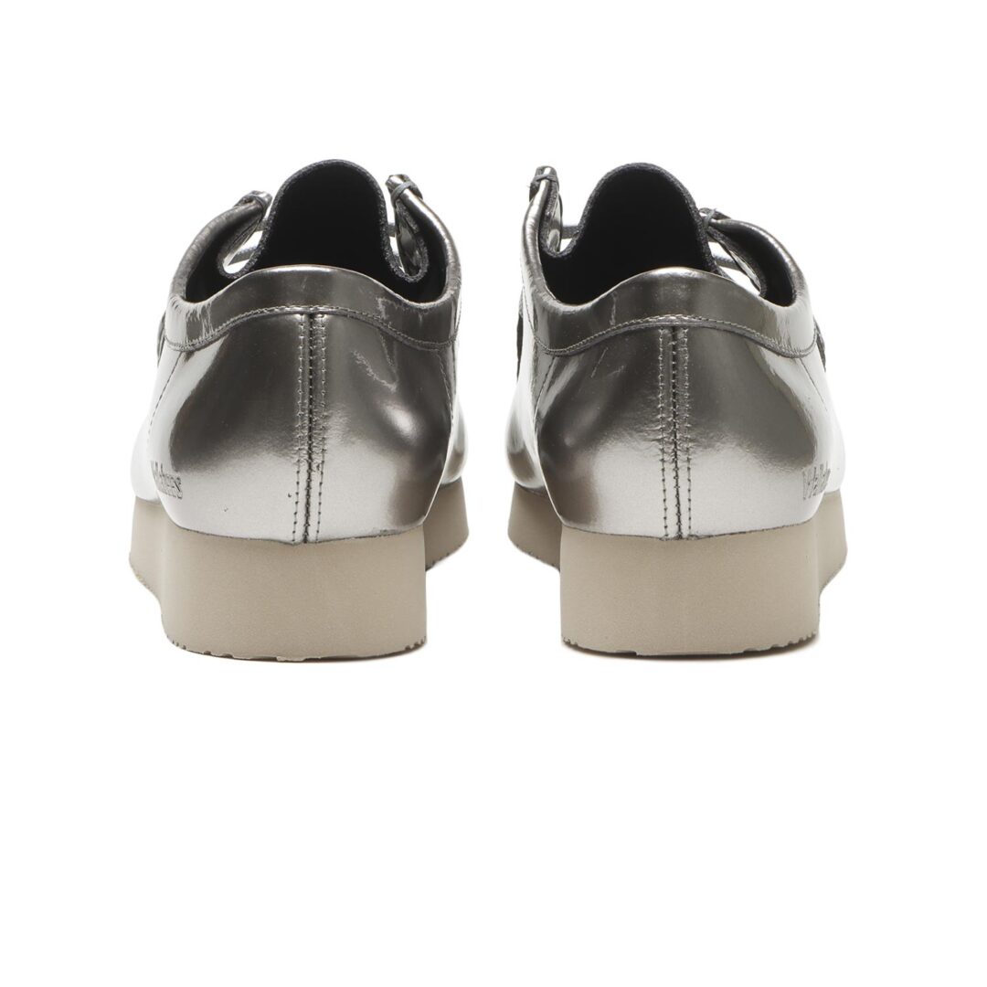 【2026年 4/26 発売】Clarks Originals WALLABEE 2604 “Patent/Silver/Navy” (クラークス ワラビー パテント)