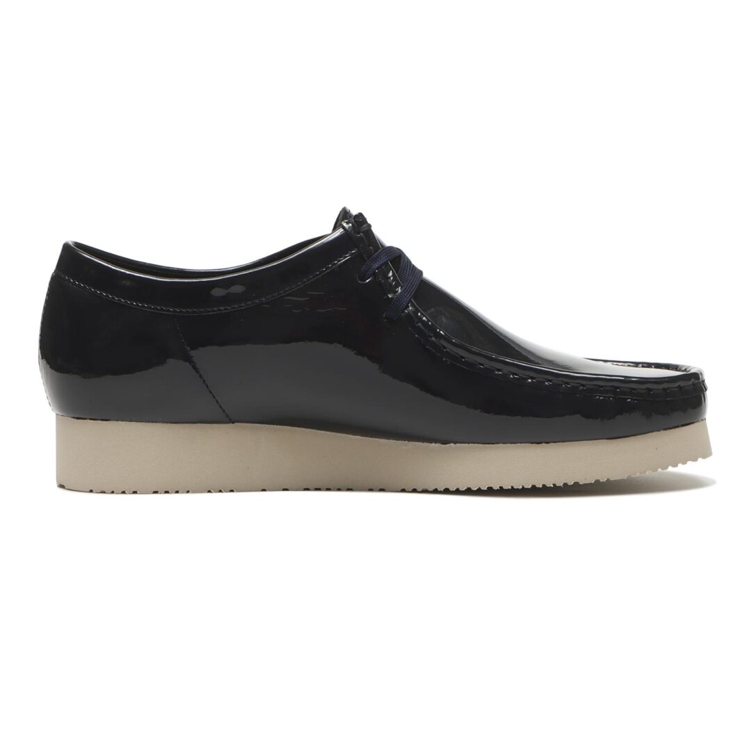 【2026年 4/26 発売】Clarks Originals WALLABEE 2604 “Patent/Silver/Navy” (クラークス ワラビー パテント)
