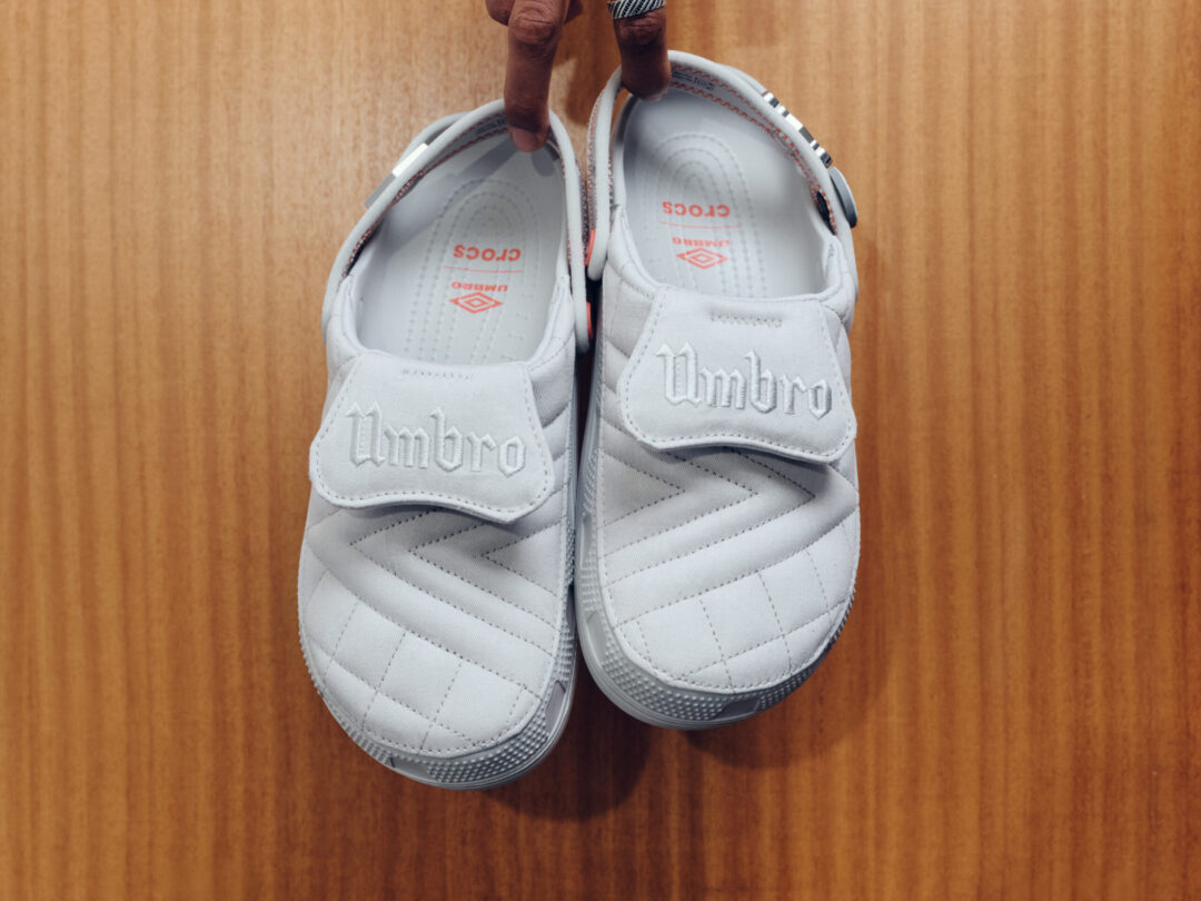 crocs × UMBRO 2026 SS コラボアイテムが5/8 発売 (クロックス アンブロ)