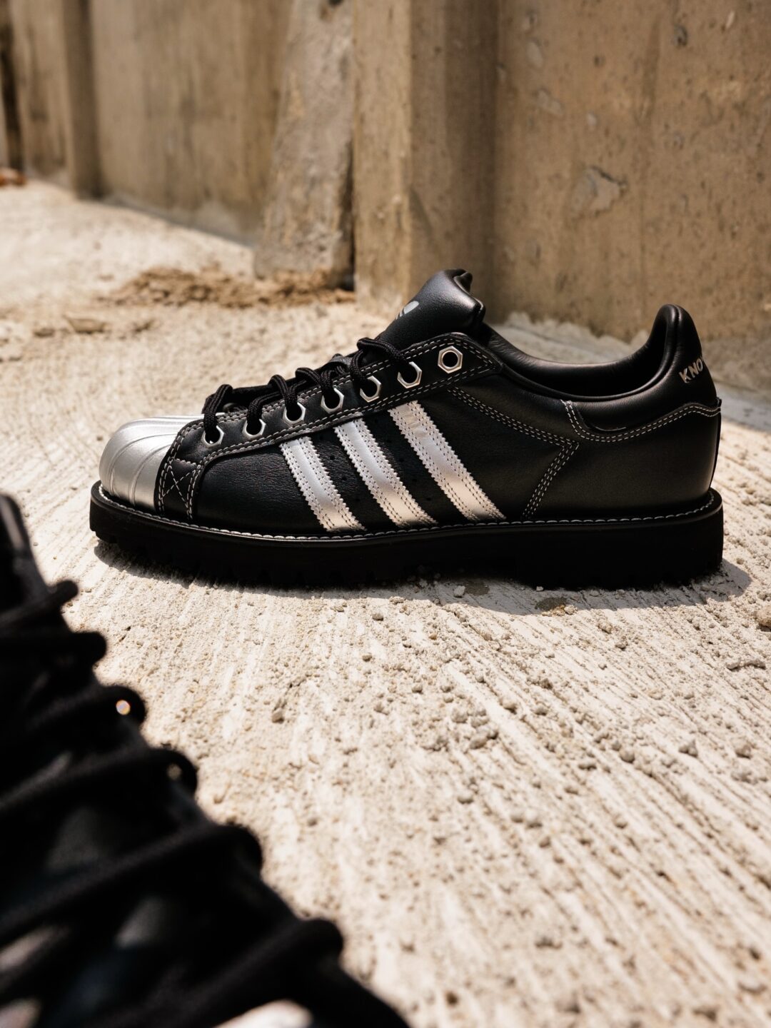 【2026年 4/24 発売予定】Knowwhere Studio × adidas Originals SUPERSTAR “TOUGH FEET, NO DEFEAT” (ノーウェアスタジオ アディダス オリジナルス スーパースター)